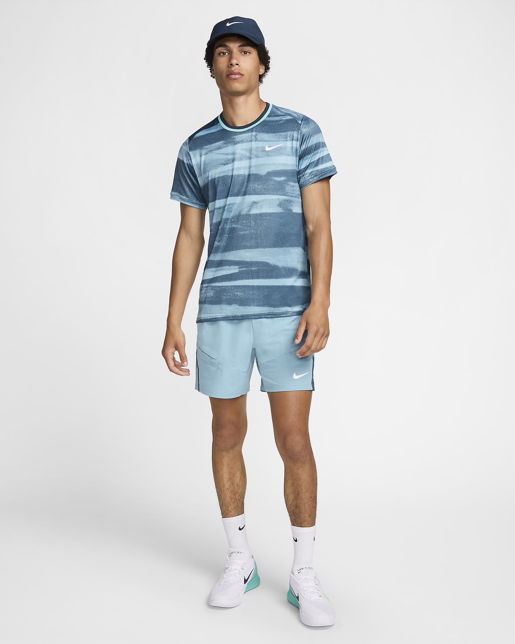 NikeCourt Advantage Dri-FIT Tennisshorts für Herren (ca. 18 cm) - Denim Turquoise/Armory Navy/Weiß