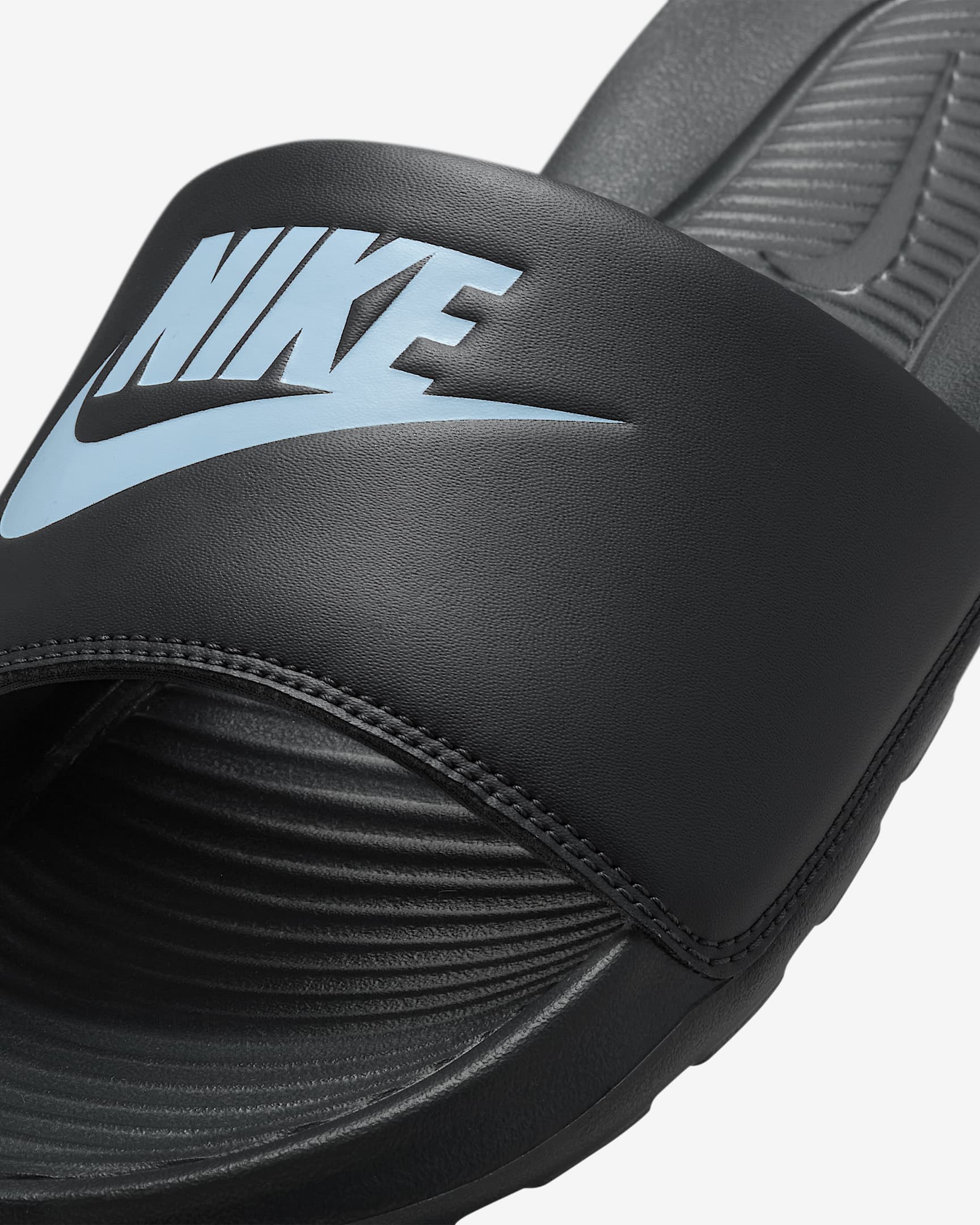 victori one nike