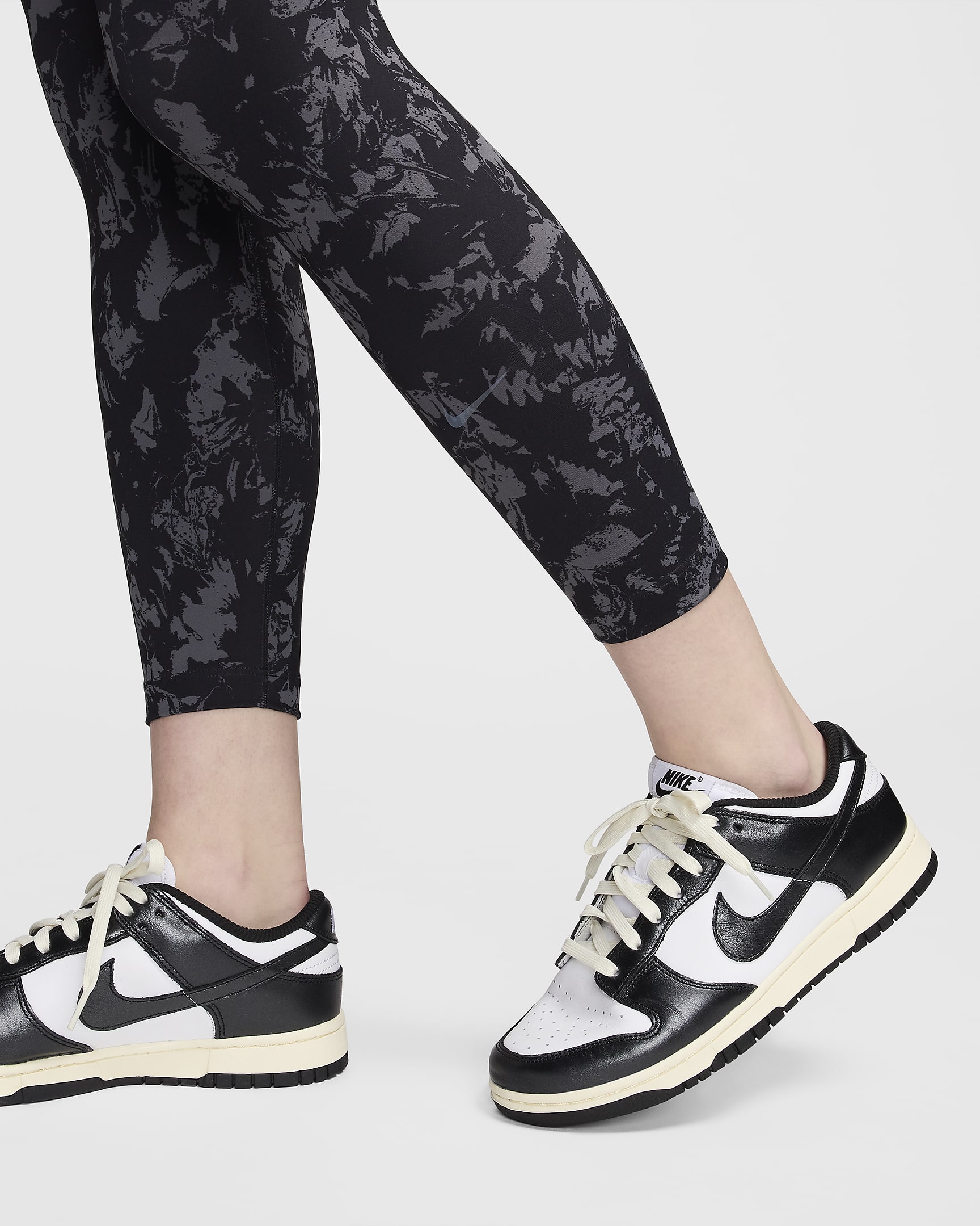 Leggings estampados de tiro alto de 7/8 para mujer Nike One - Negro/Negro