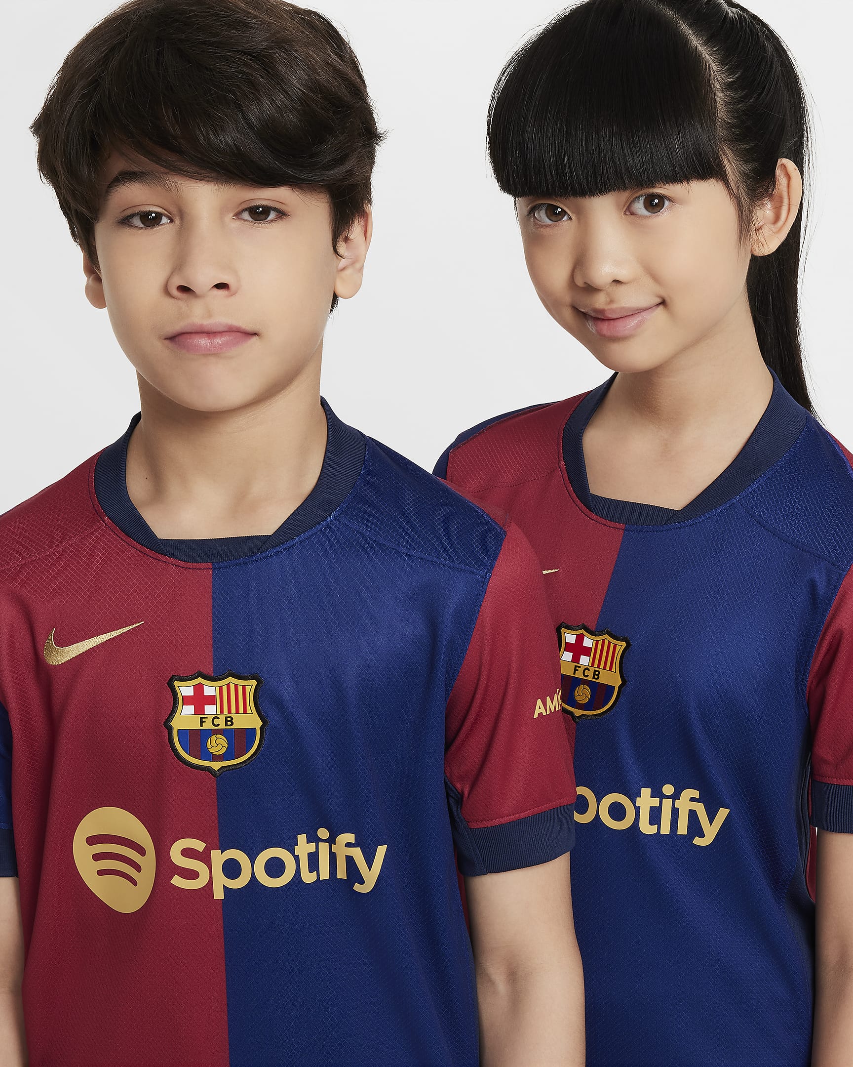 FC Barcelona 2024/25 Stadium Home Nike Replika-Fußballtrikot mit Dri-FIT-Technologie (ältere Kinder) - Deep Royal Blue/Noble Red/Midnight Navy/Club Gold