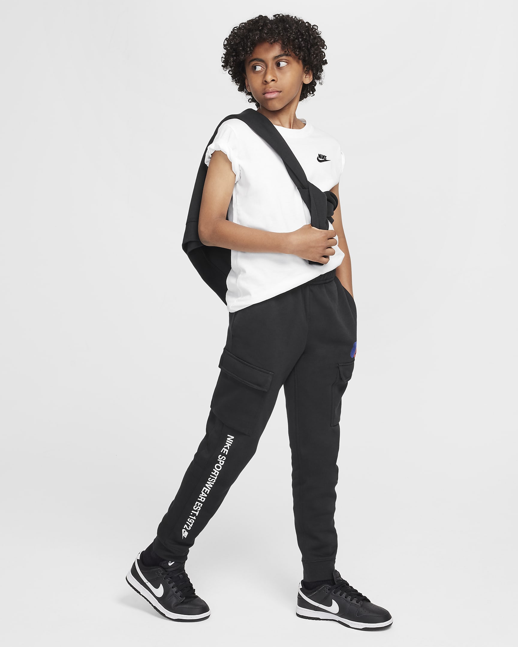 Nike Sportswear Standard Issue Older Kids' (Boys') Cargo Trousers - Black