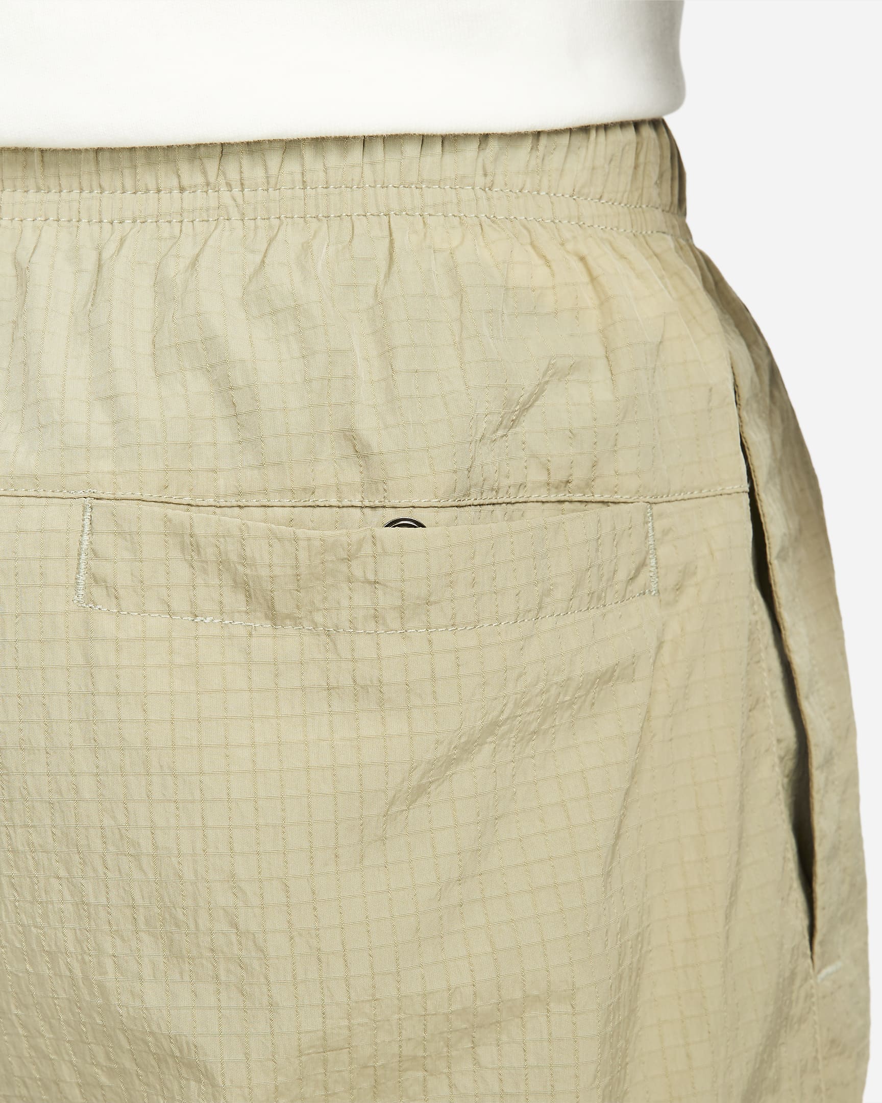 Nike Sportswear Repeat Men's Lightweight Woven Trousers. Nike UK