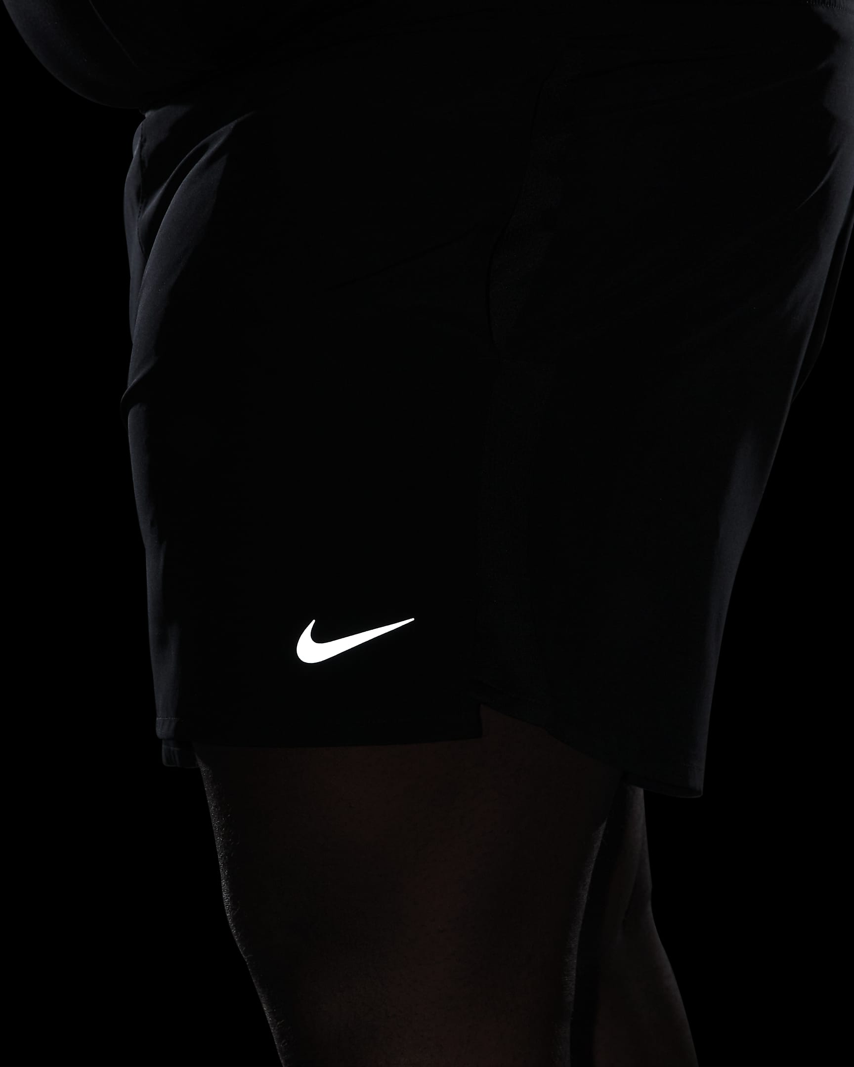 Nike Challenger Dri-FIT 13 cm-es, belső rövidnadrággal bélelt férfi futórövidnadrág - Fekete/Fekete/Fekete