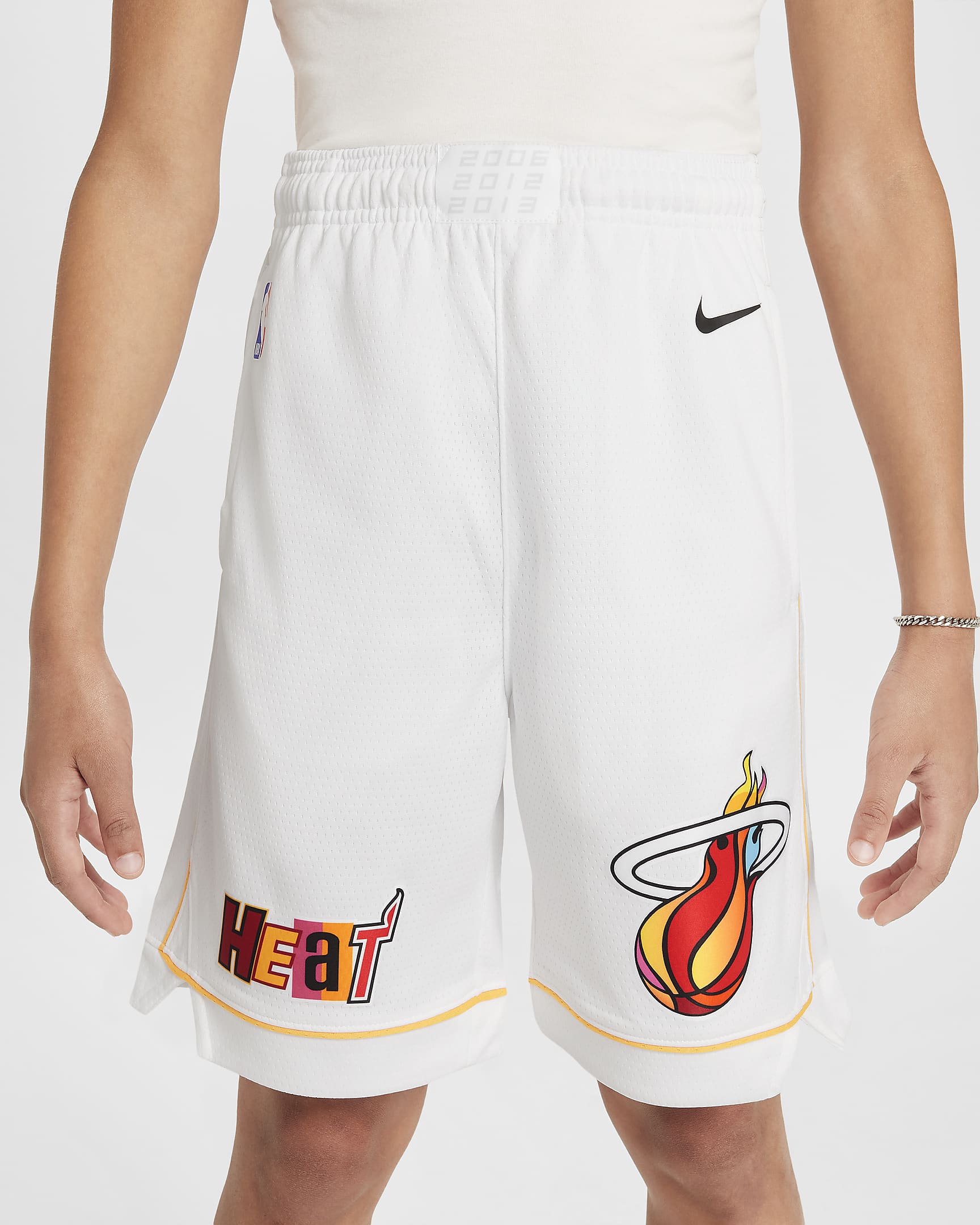 Miami Heat Nike Dri-FIT NBA Swingman-shortsene til større børn - hvid