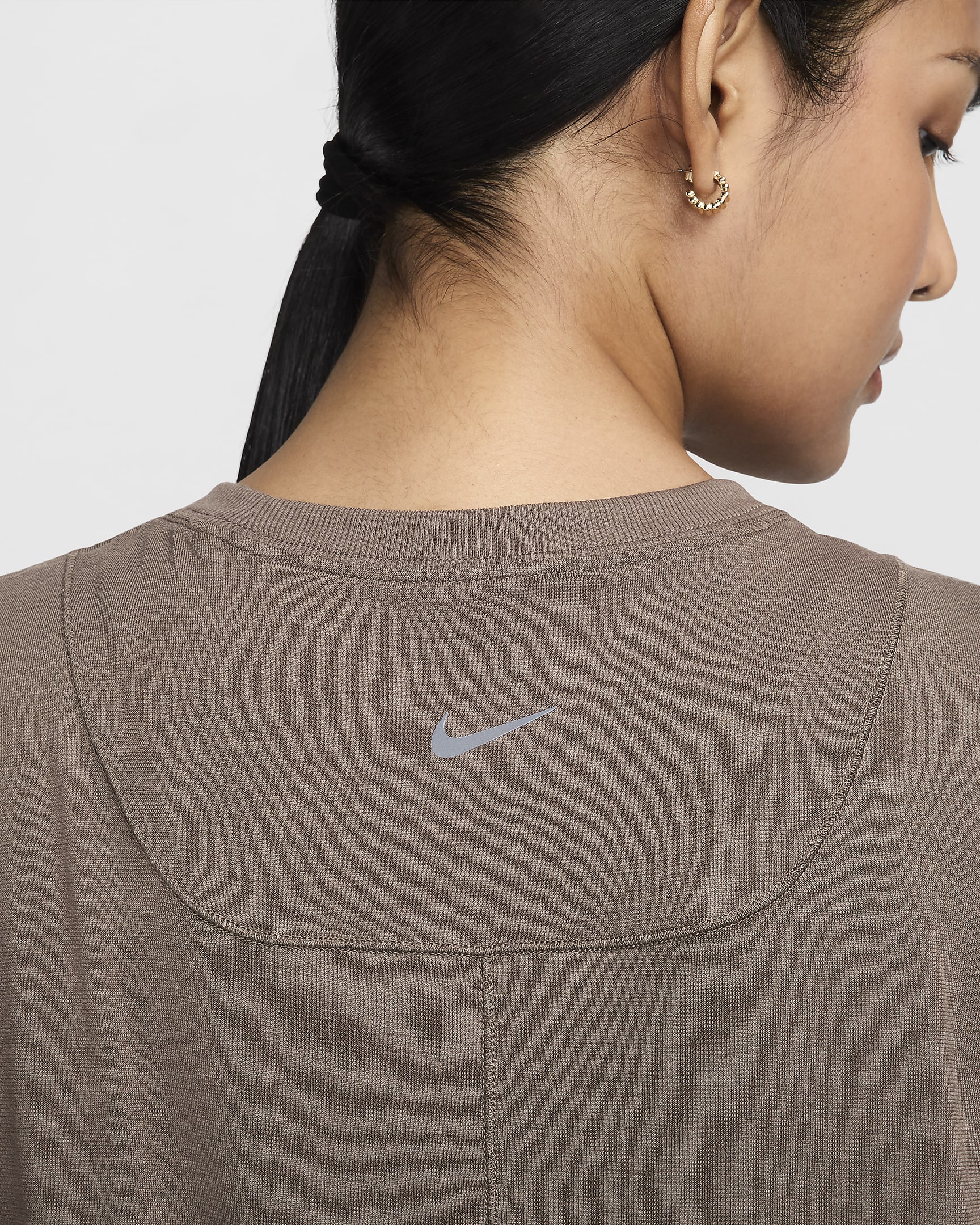 Nike One Relaxed 女款 Dri-FIT 短袖上衣 - Ironstone/黑色