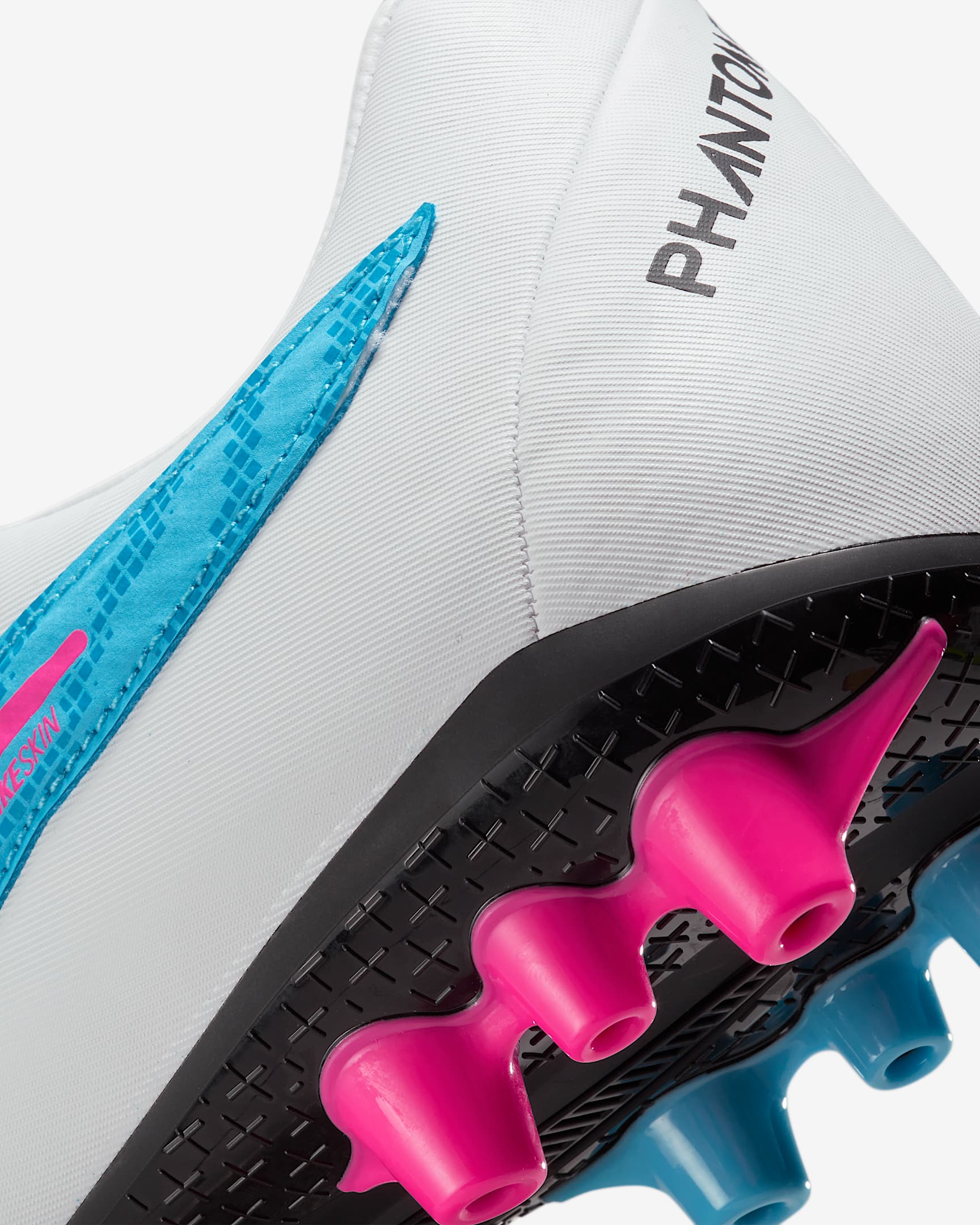 Nike Phantom GX Academy AG ArtificialGrass Football Boot. Nike HR