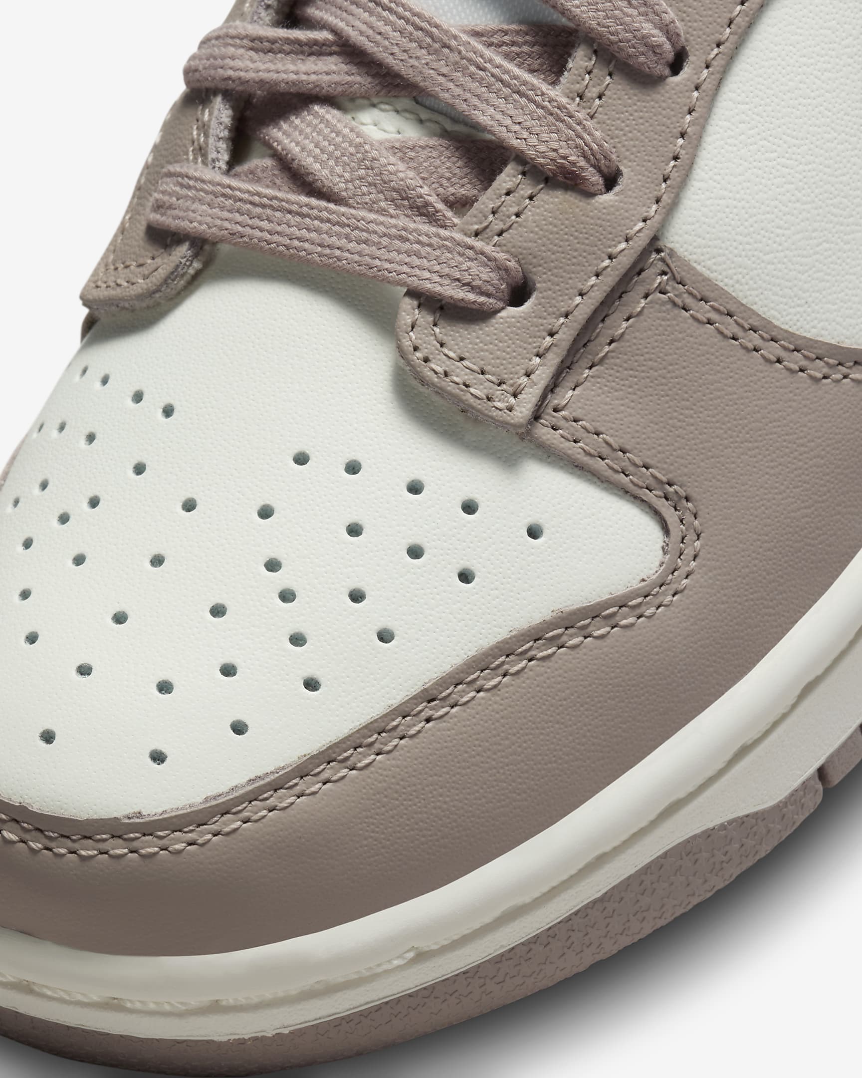 Chaussure Nike Dunk Low pour Femme - Sail/Diffused Taupe/Plum Eclipse