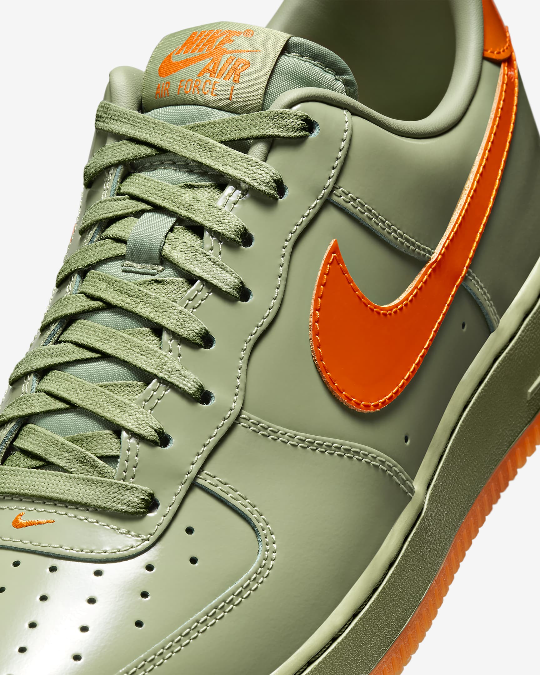 Nike Air Force 1 '07 Premium Herrenschuhe - Oil Green/Platinum Tint/Safety Orange