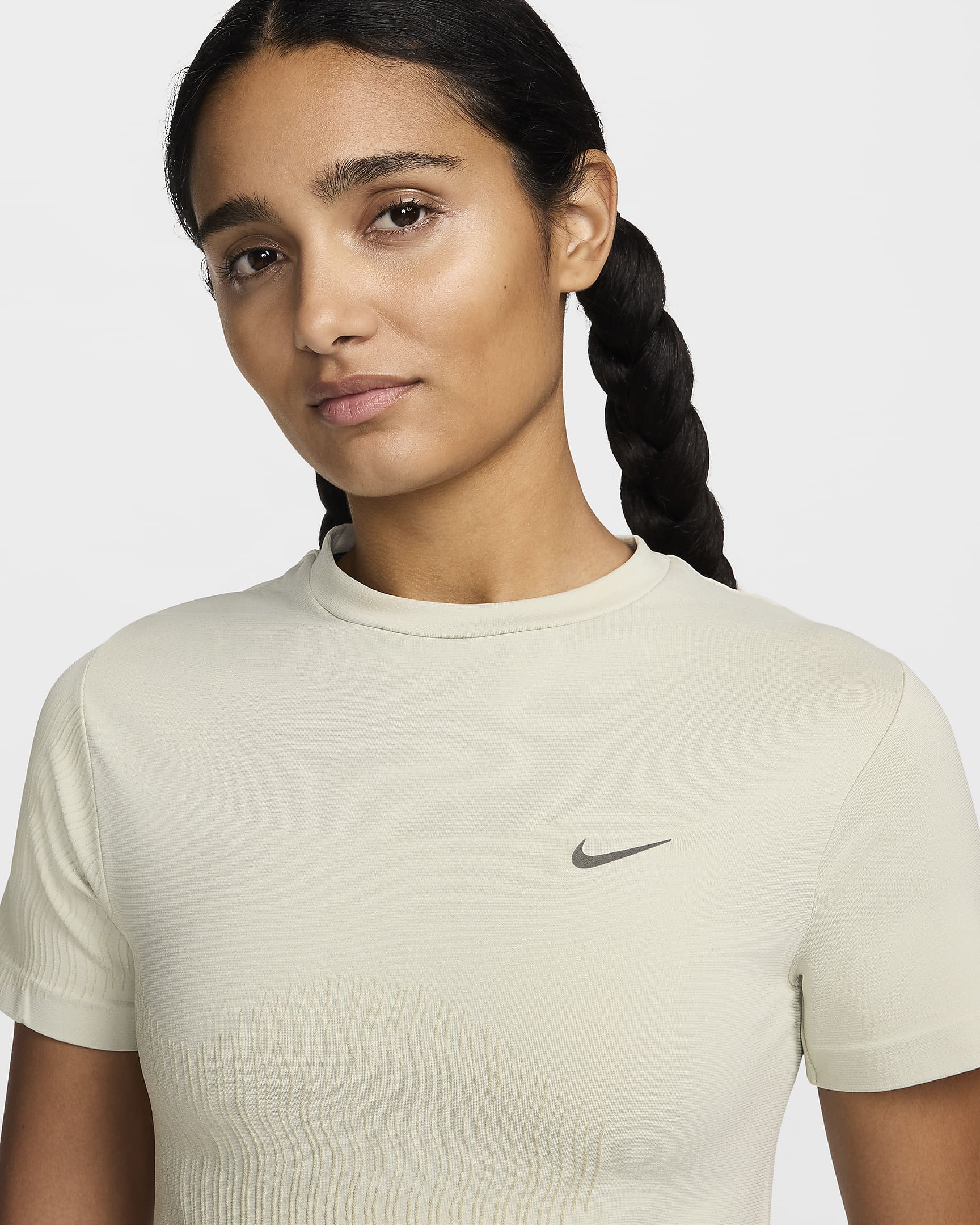 Nike Running Division Samarreta de màniga curta Dri-FIT ADV de running - Dona - Barely Green/Olive Aura