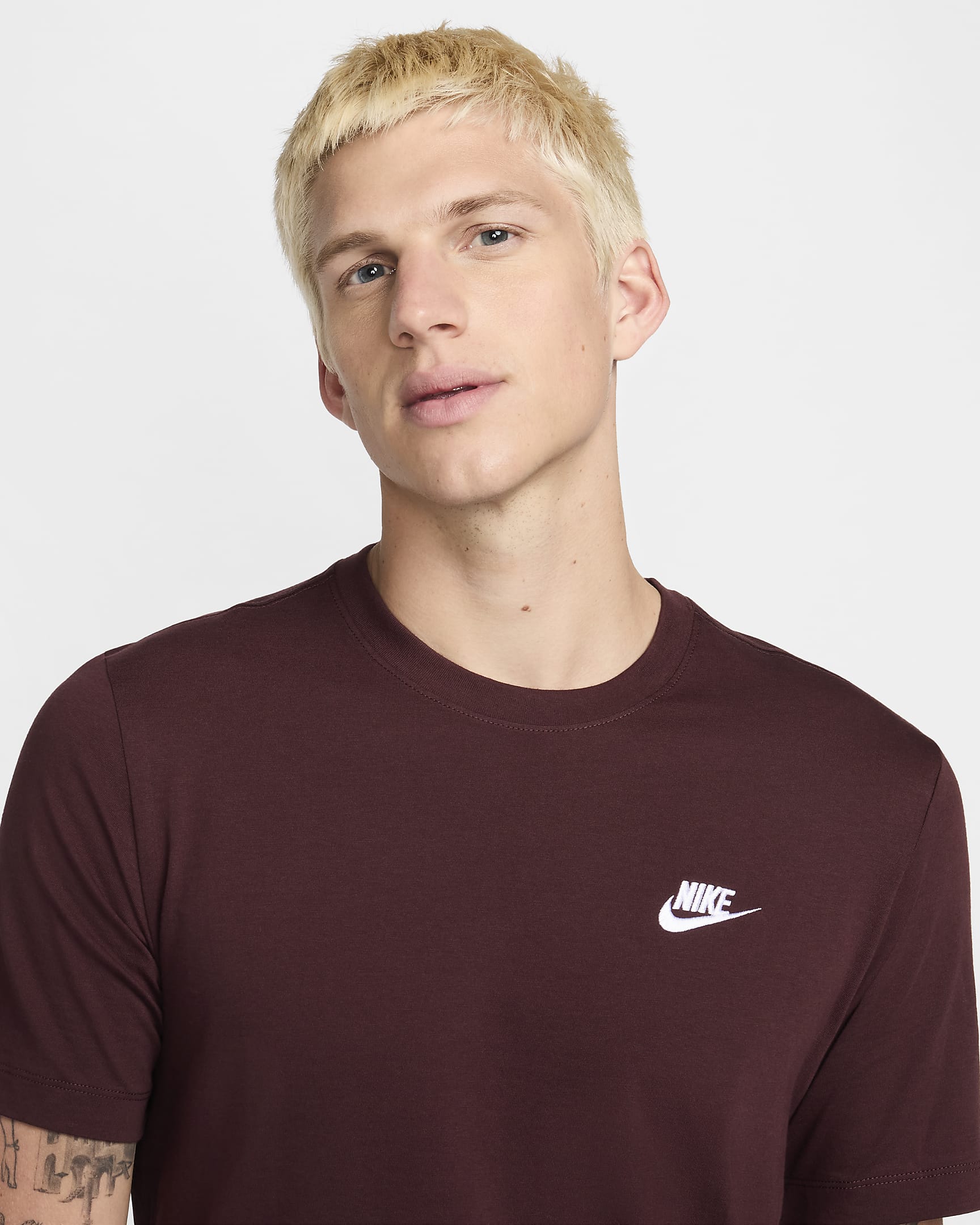 T-shirt męski Nike Sportswear Club - Burgundy Crush