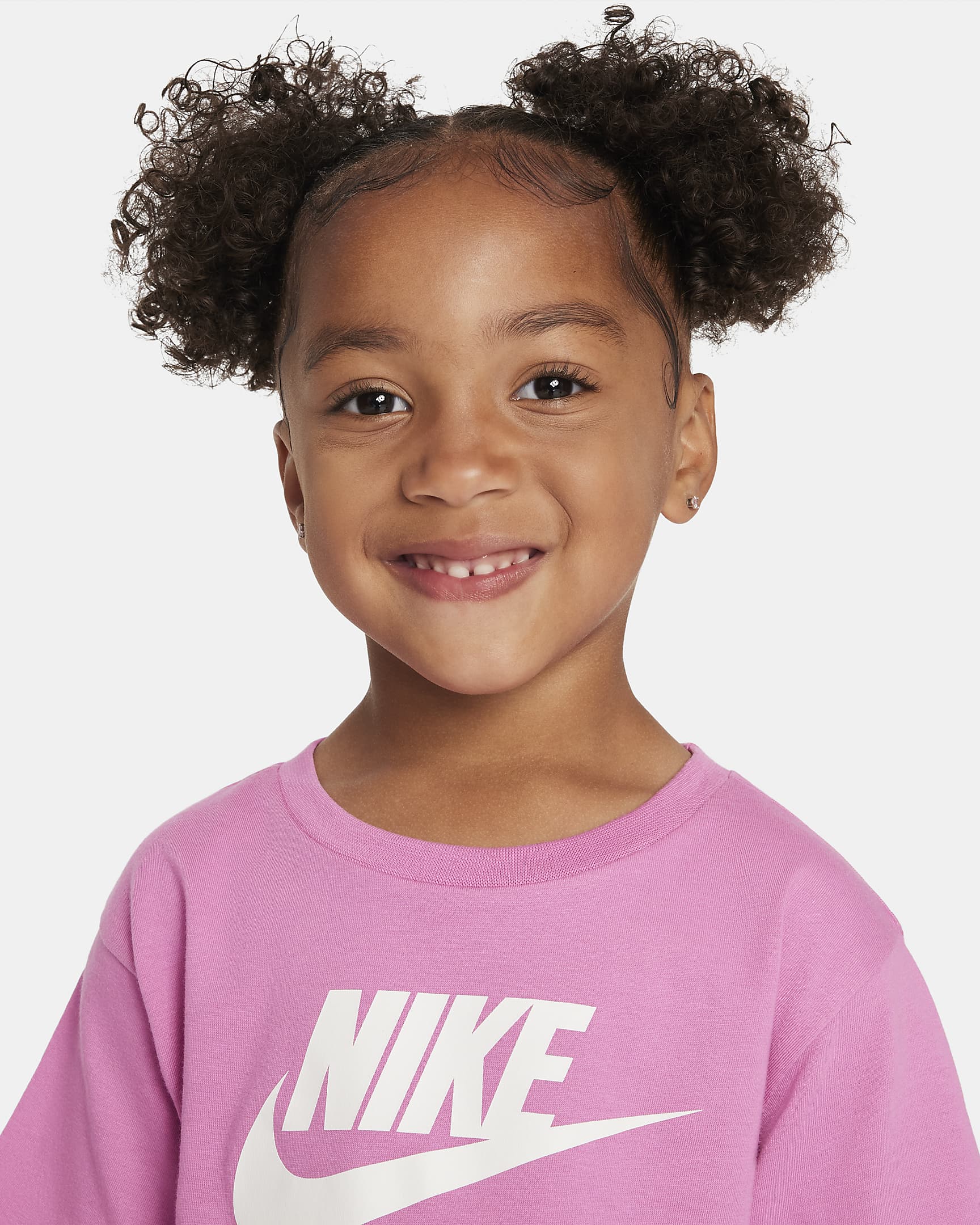 Playera infantil de corte cuadrado Nike Club. Nike.com