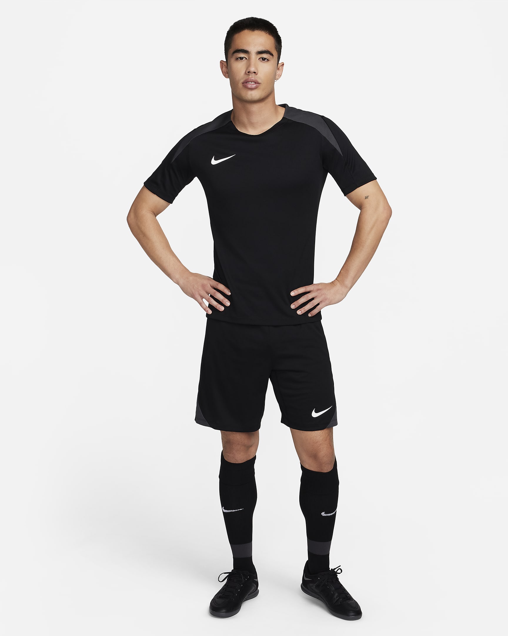 Nike Strike 男款 Dri-FIT 短袖足球上衣 - 黑色/黑色/Anthracite/白色