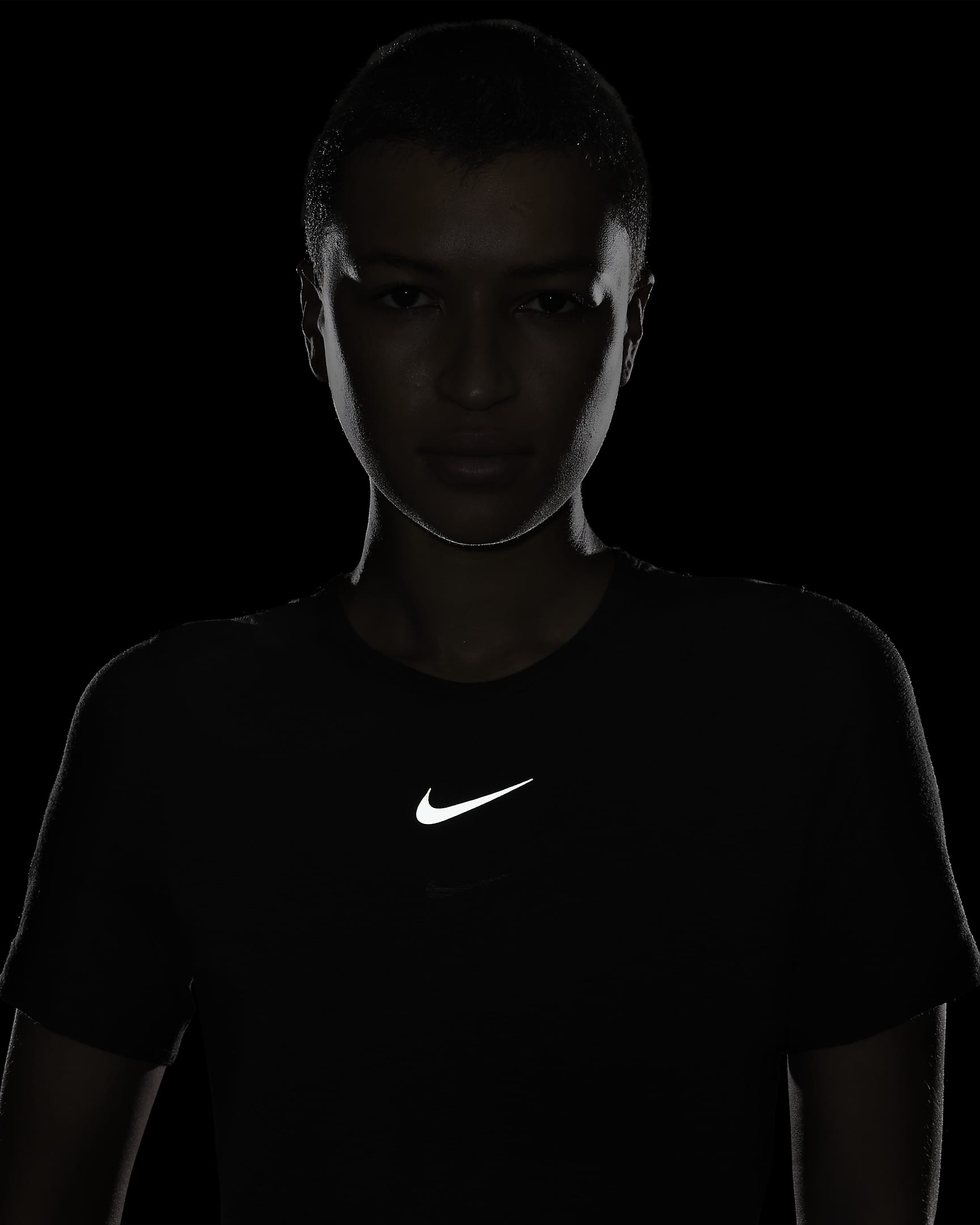 Nike Swift Yünlü Dri-FIT Kısa Kollu Kadın Koşu Üstü - Siyah