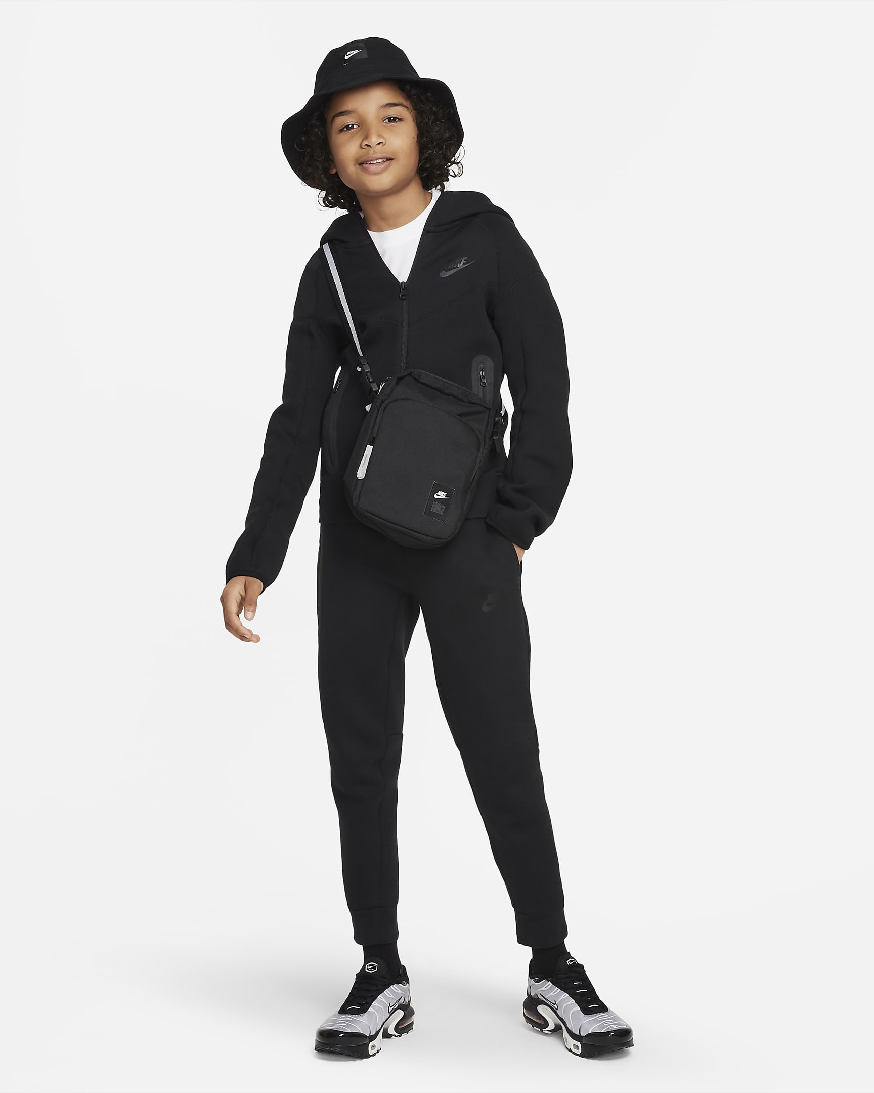 Nike Sportswear Tech Fleece Older Kids' (Boys') Trousers - Black/Black/Black