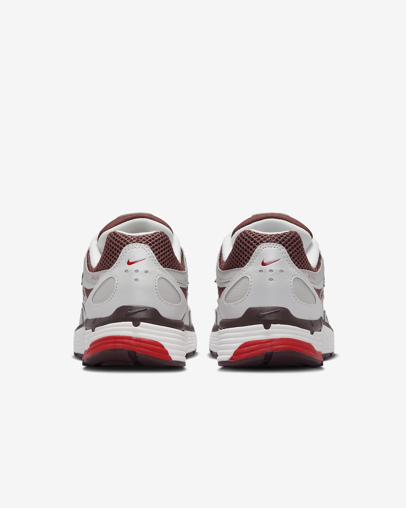 Nike P-6000-sko - Metallic Summit White/Dark Pony/Light Iron Ore/Fire Red