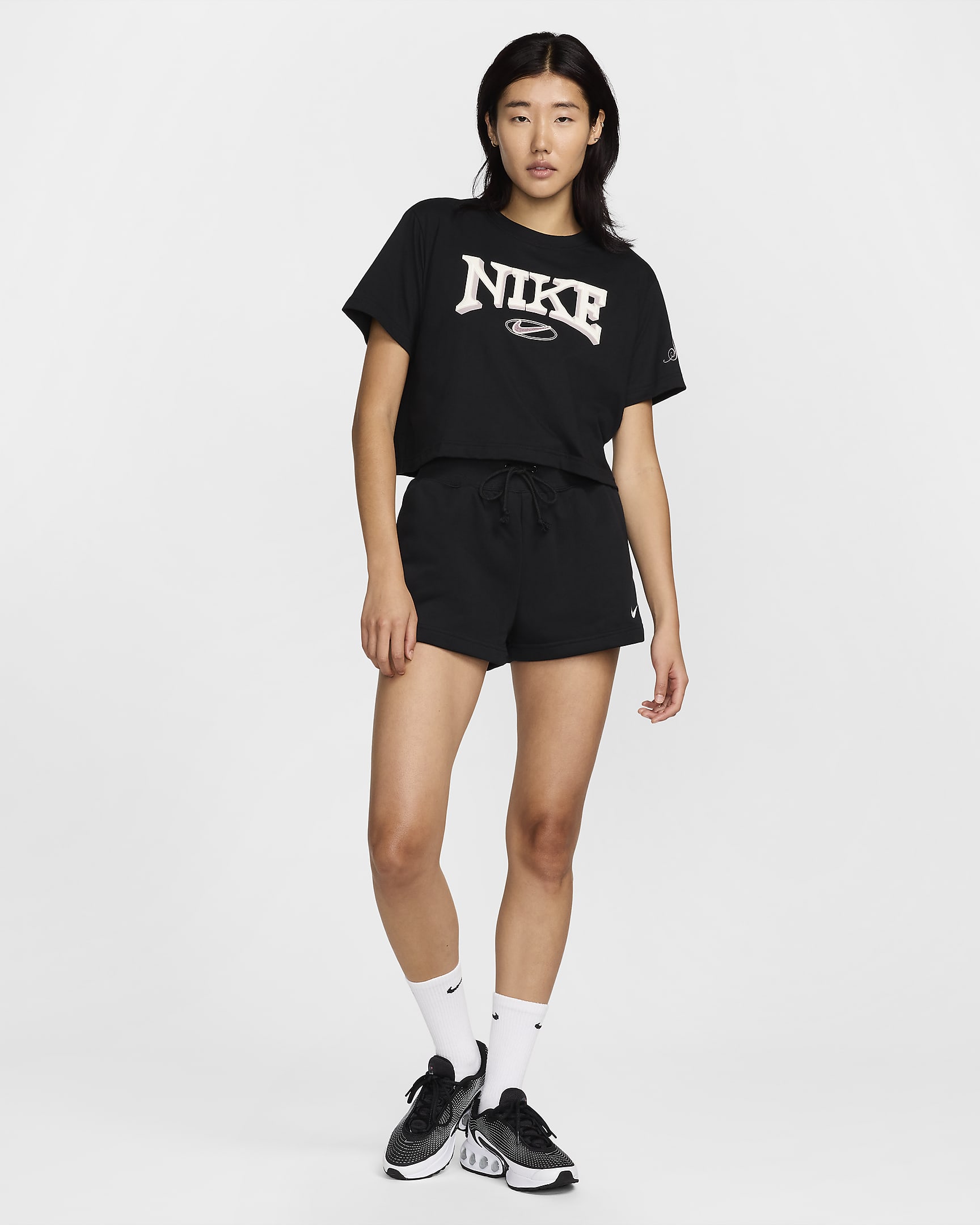 Nike Sportswear 女款寬鬆短袖短版 T 恤 - 黑色