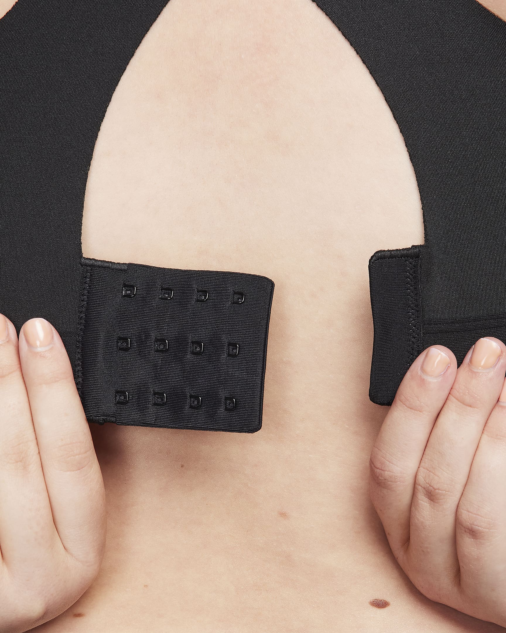 Nike Alpha Women's HighSupport Padded ZipFront Sports Bra.