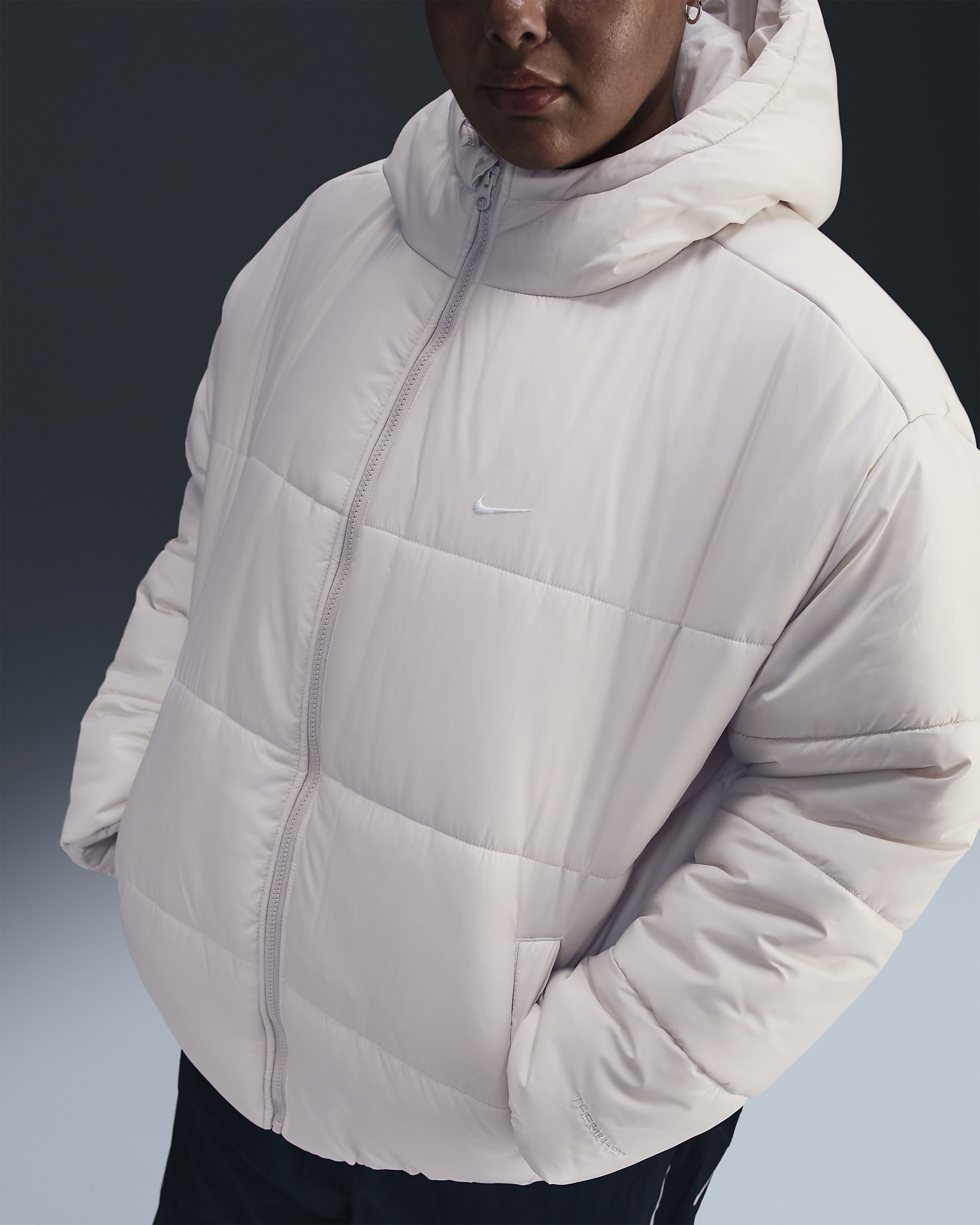 Nike Sportswear Classic Puffer Women's Therma-FIT Loose Hooded Jacket (Plus Size) - Light Orewood Brown/White