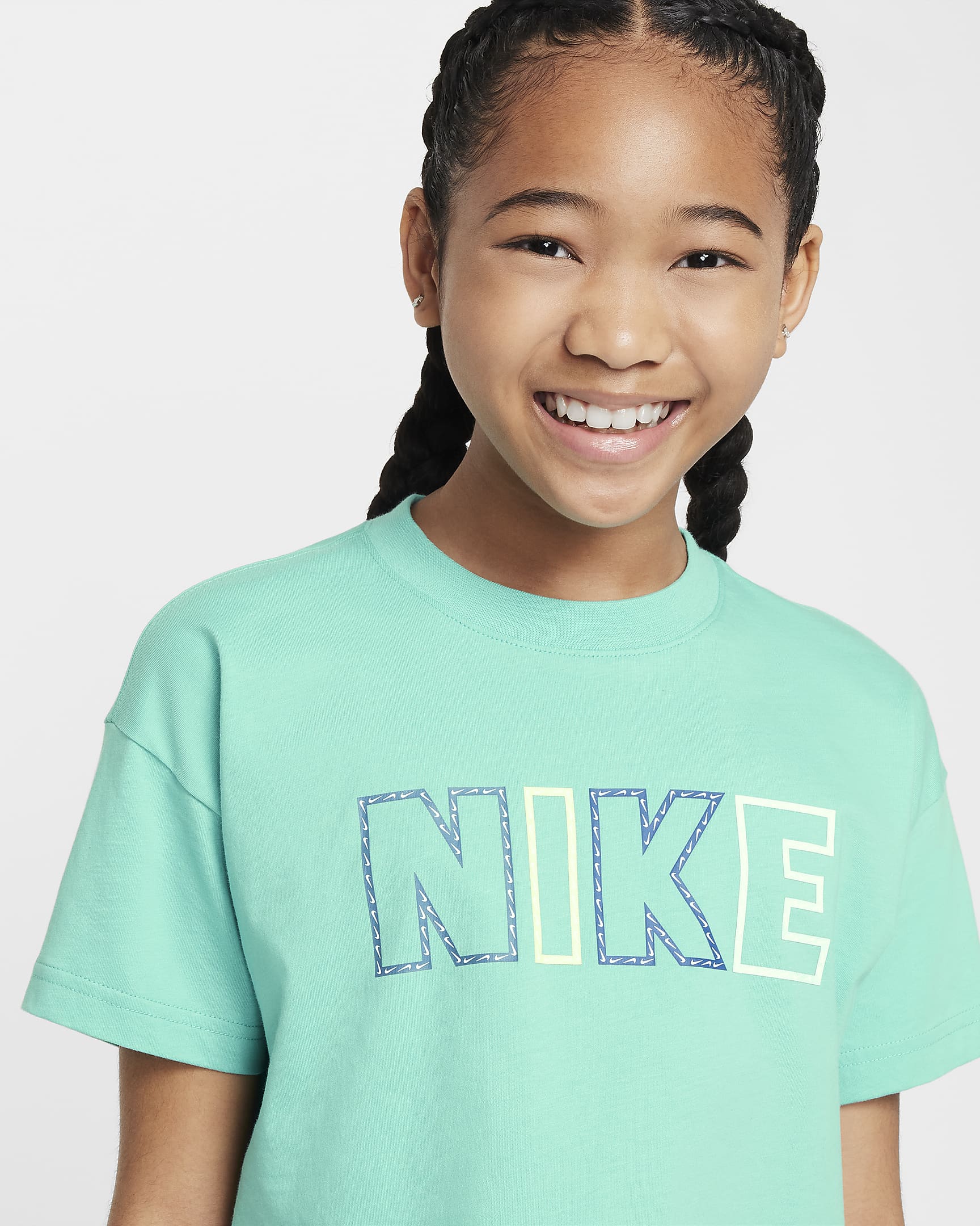 Nike Sportswear Essential Older Kids' (Girls') T-Shirt - Green Frost