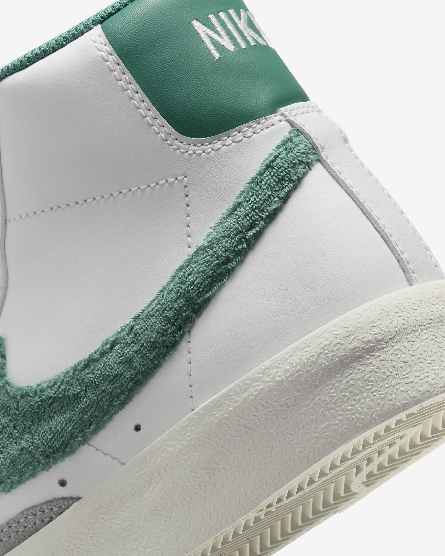 Nike Blazer Mid '77 Schuh für ältere Kinder - Summit White/Phantom/Light Pumice/Bicoastal