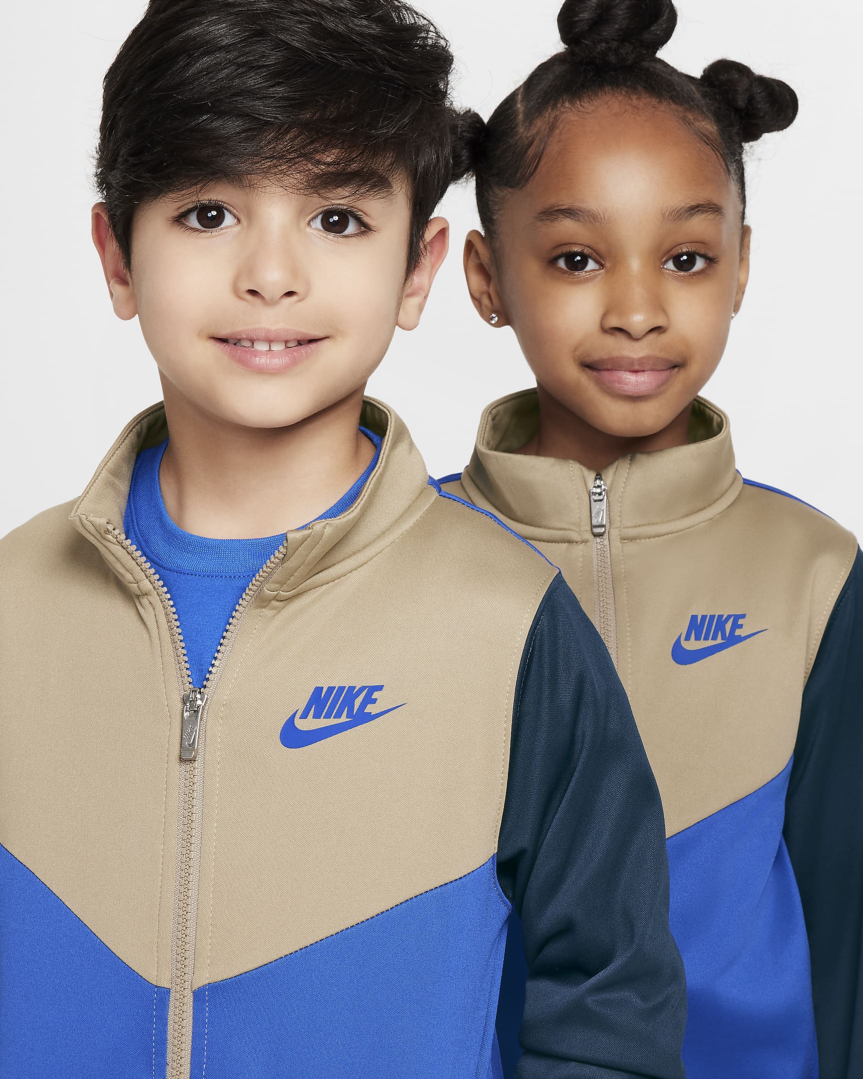 Conjunto de entrenamiento Dri-FIT para niños talla pequeña Nike Sportswear Lifestyle Essentials 2-Piece Set - Caqui