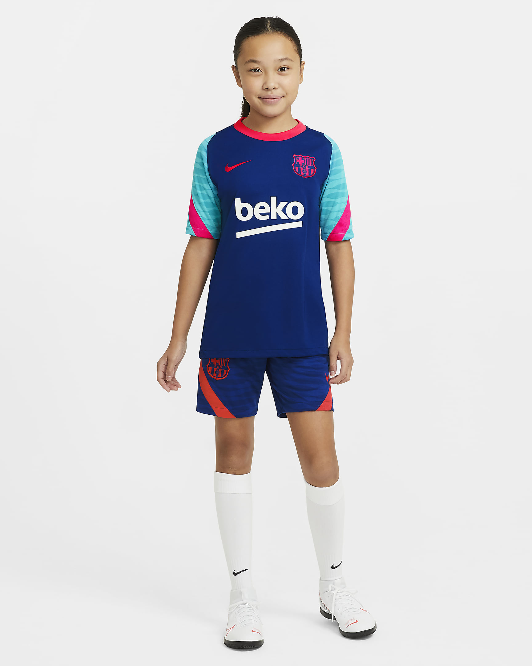 FC Barcelona Strike Older Kids' Short-Sleeve Football Top. Nike SK