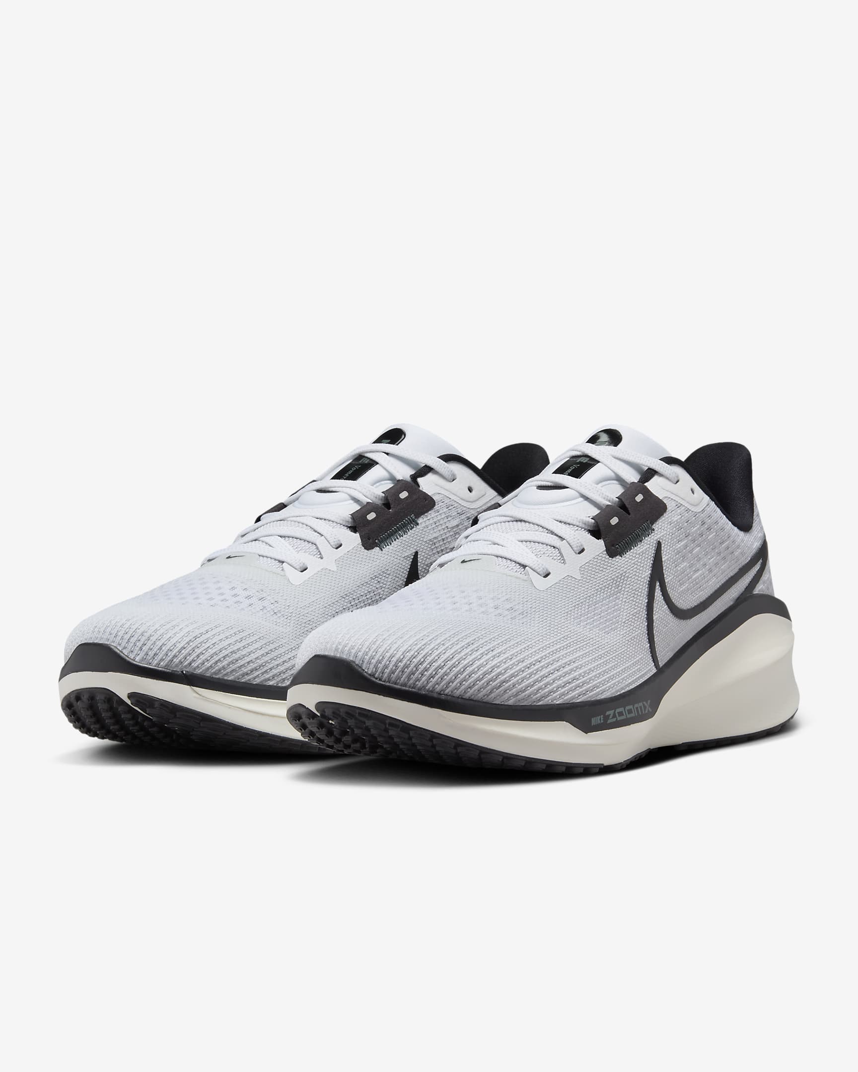 Tenis de correr en pavimento para hombre Nike Vomero 17 - Blanco/Platino puro/Verde vintage/Negro