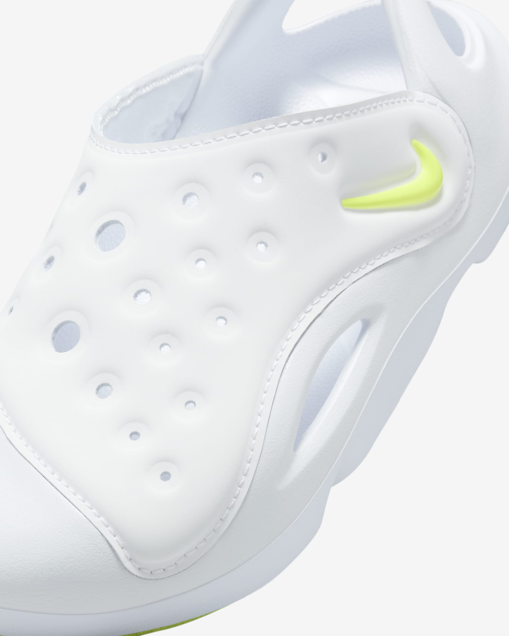 Nike Aqua Swoosh Sandalen für jüngere Kinder - Weiß/Pure Platinum/Volt