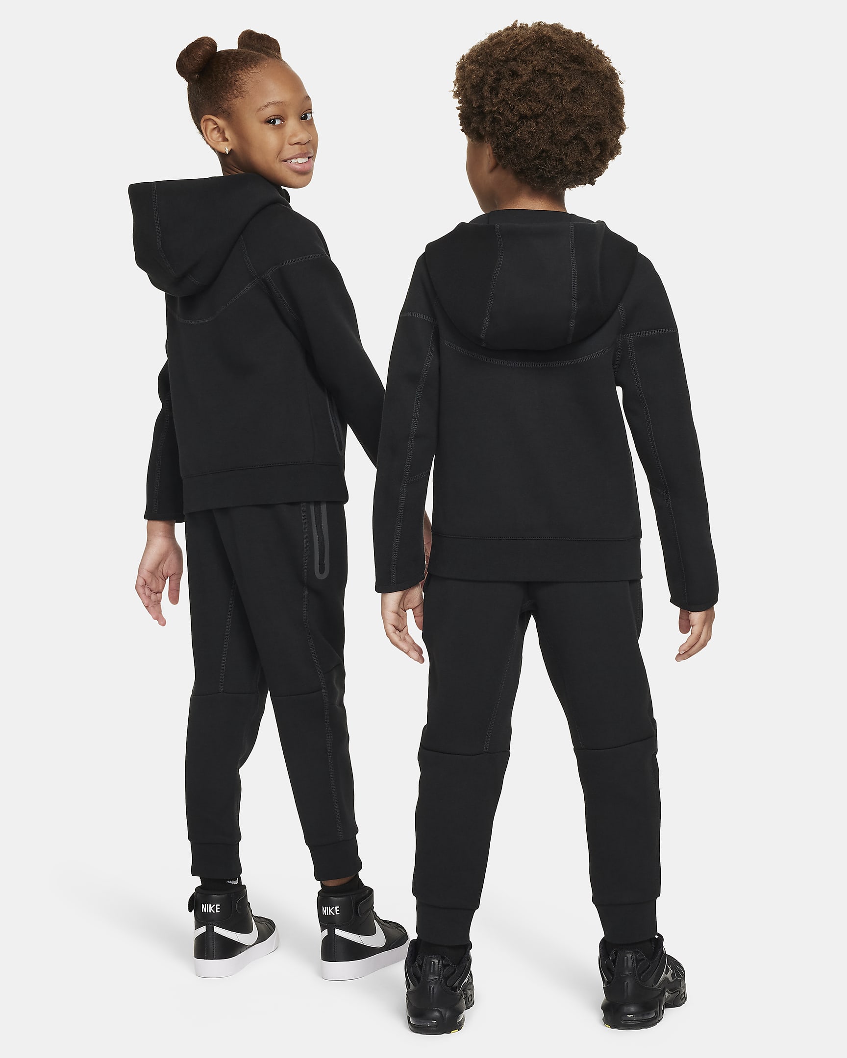 Nike Sportswear Tech Fleece Full-Zip Set 2-teiliges Hoodie-Set für jüngere Kinder - Schwarz