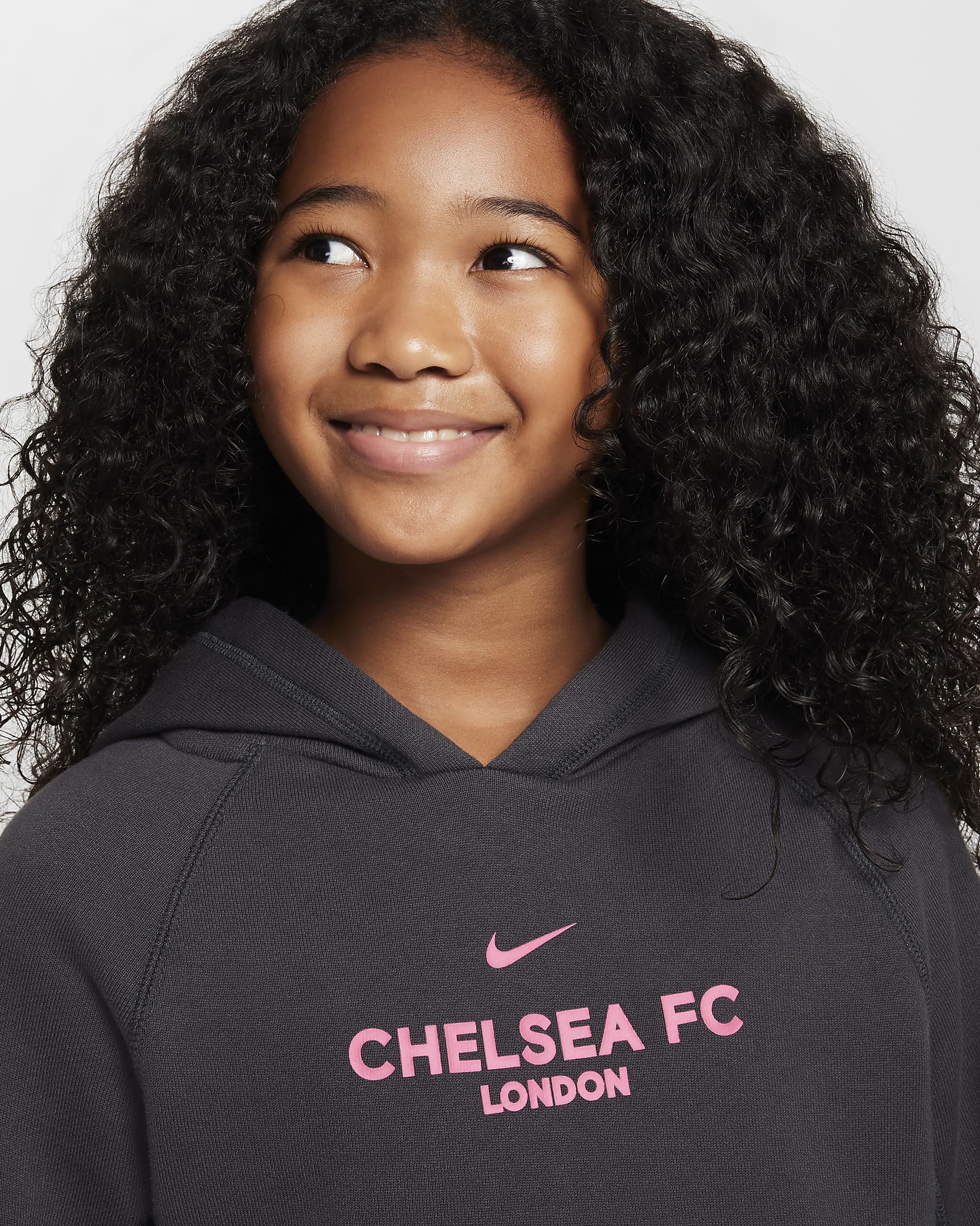 Chelsea F.C. Third Older Kids' Nike Football Pullover Hoodie - Anthracite/Pink Prime