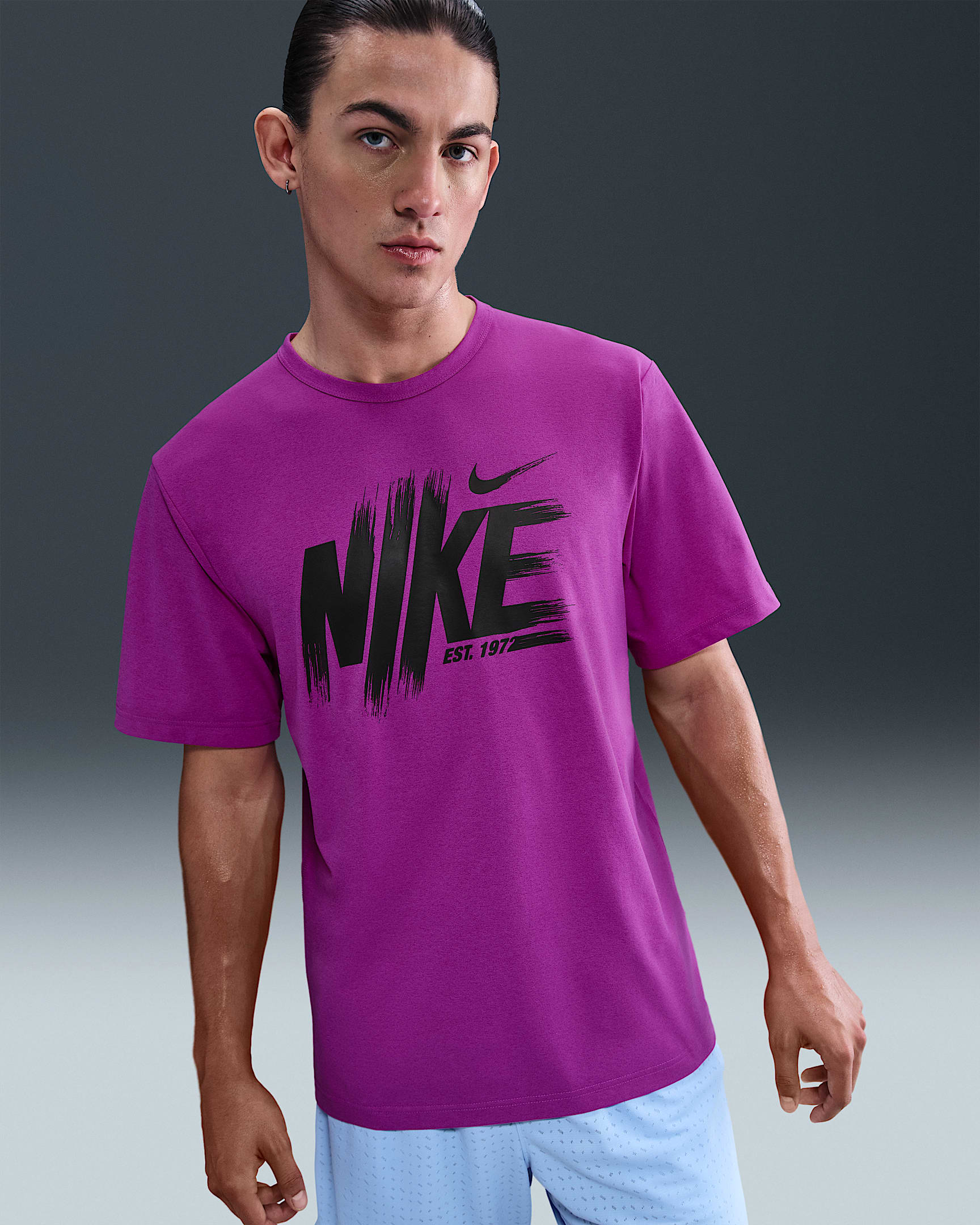 Playera de entrenamiento Dri-FIT UV para hombre Nike Hyverse - Morado vivo/Negro