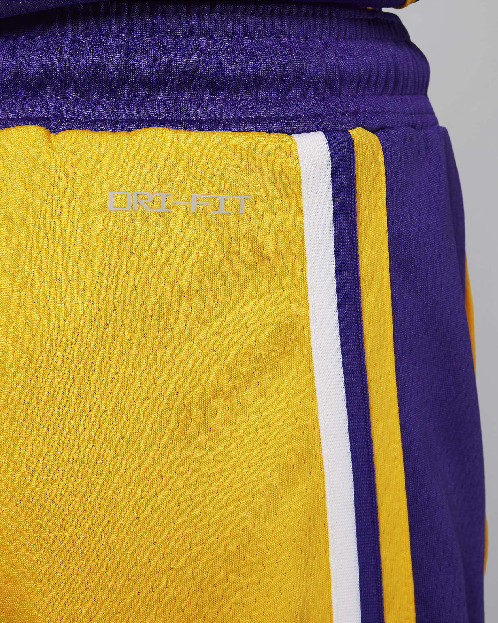 Los Angeles Lakers 2023/24 Icon Edition Pantalón corto Nike NBA Swingman - Niño - Amarillo