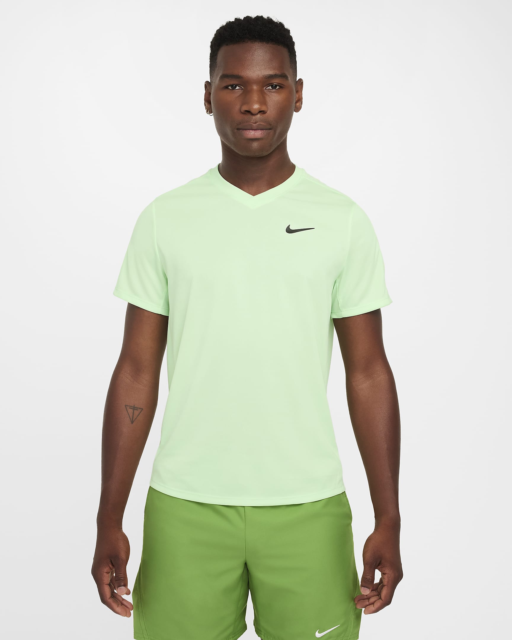 NikeCourt Dri-FIT Victory Herren-Tennisoberteil - Vapor Green/Schwarz