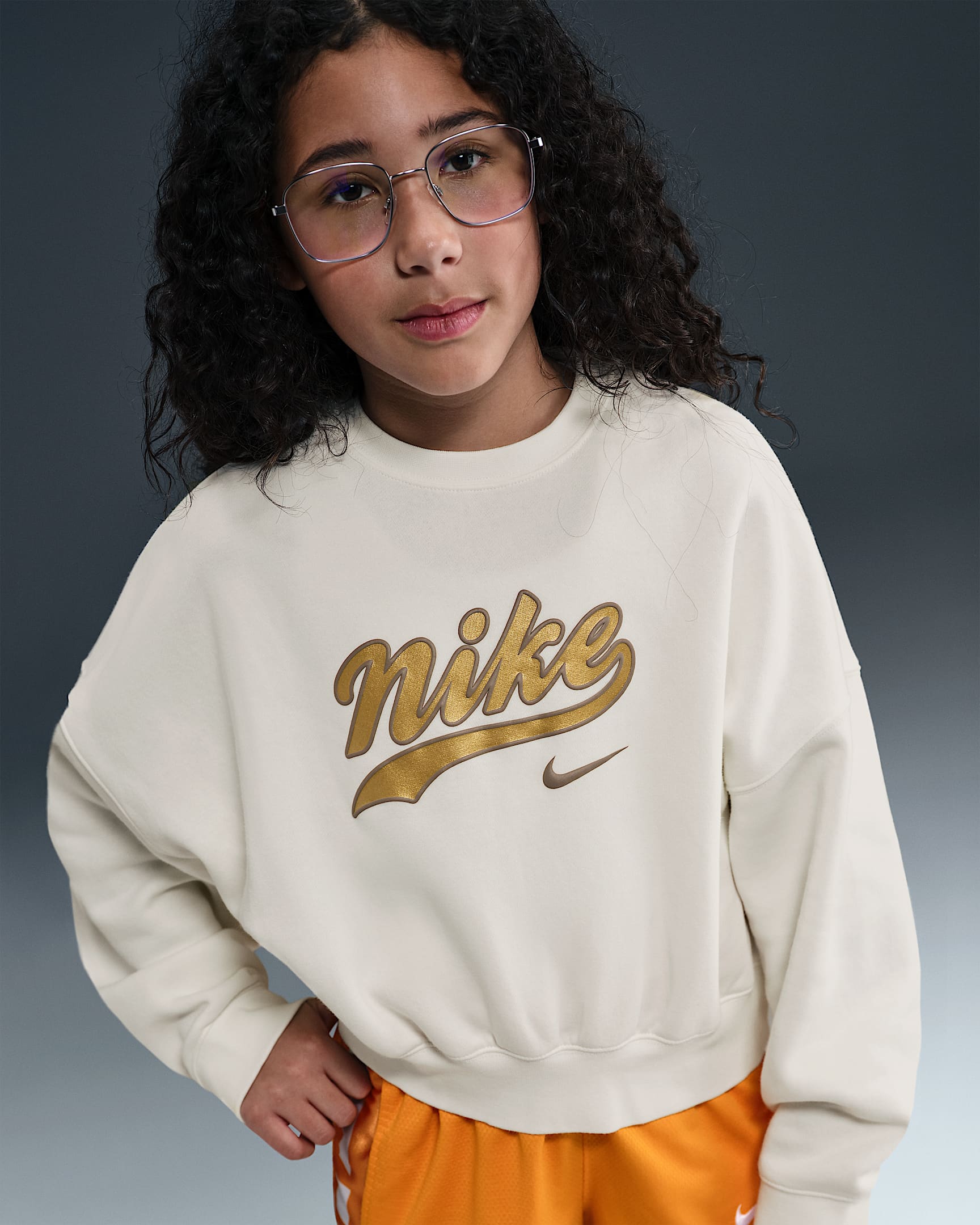 Nike Sportswear Fleece-Sweatshirt mit verkürztem Schnitt für ältere Kinder (Mädchen) - Sail/Metallic Gold