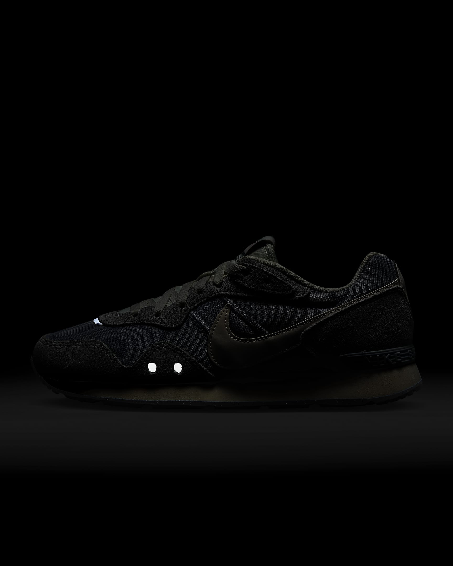 Nike Venture Runner Women's Shoe. Nike CZ