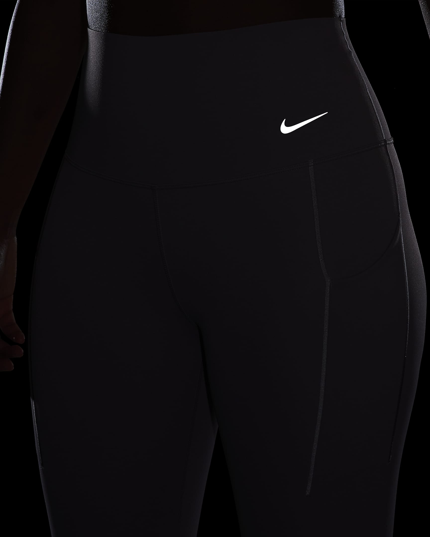 Nike Universa leggings i full lengde med middels støtte, høyt liv og lommer til dame - Light Violet Ore/Svart