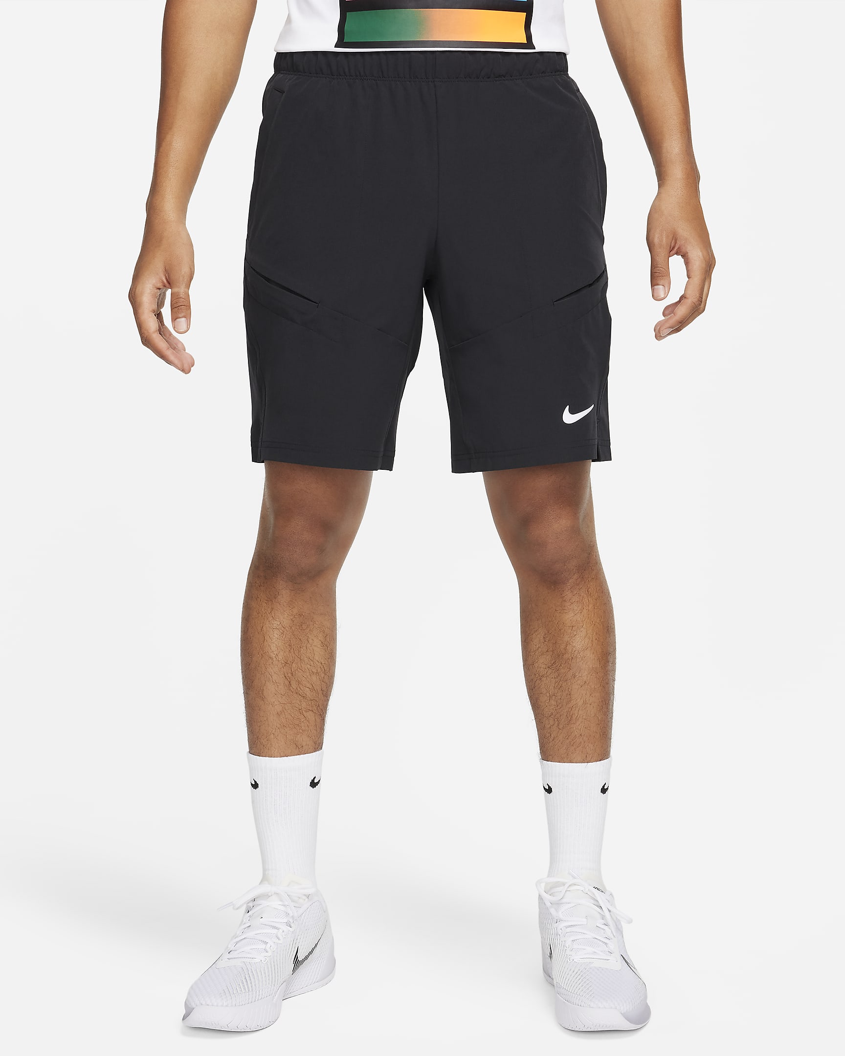 NikeCourt Advantage Herren-Tennisshorts (ca. 23 cm) - Schwarz/Schwarz/Weiß