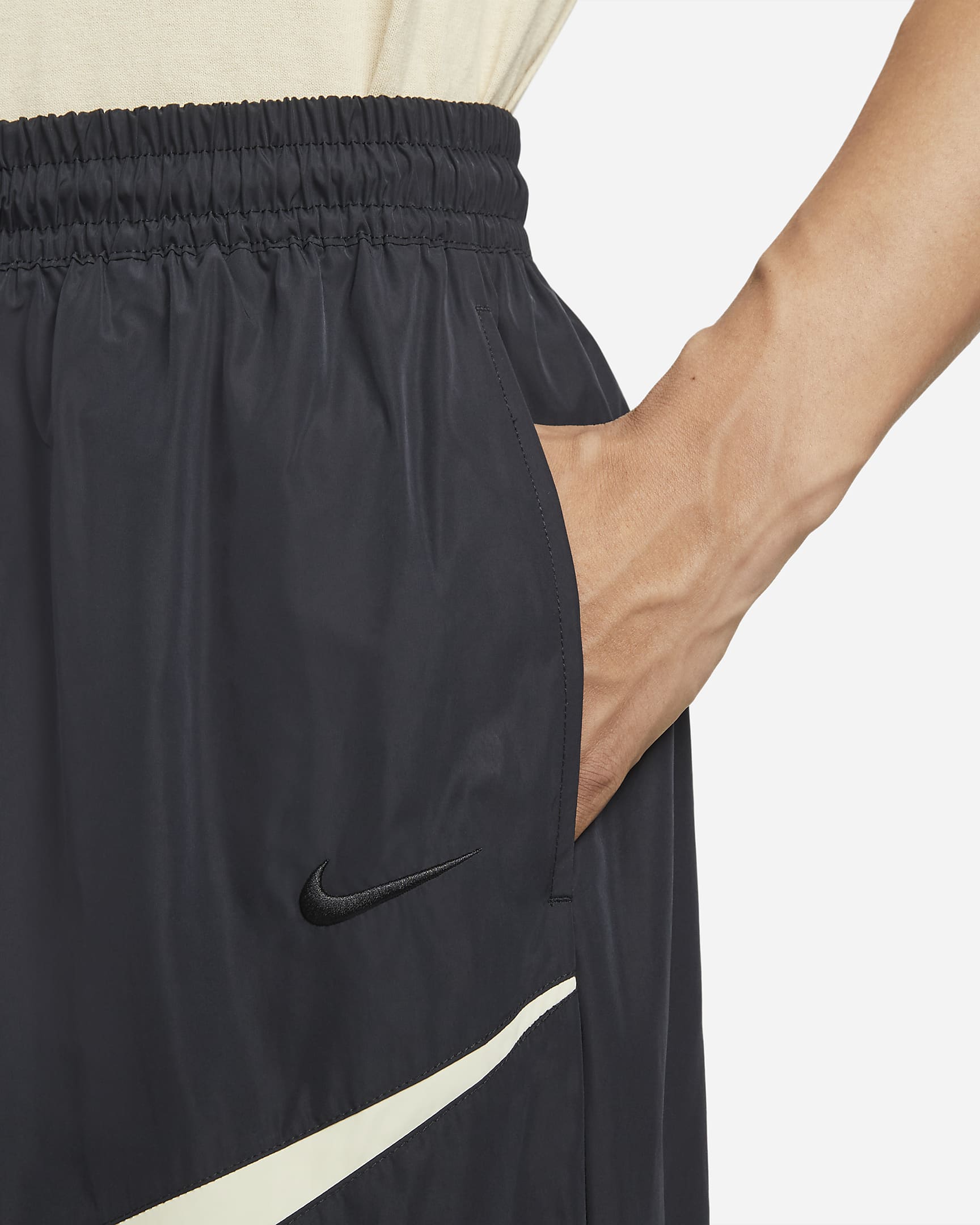 Nike Swoosh Men's Woven Shorts. Nike SG