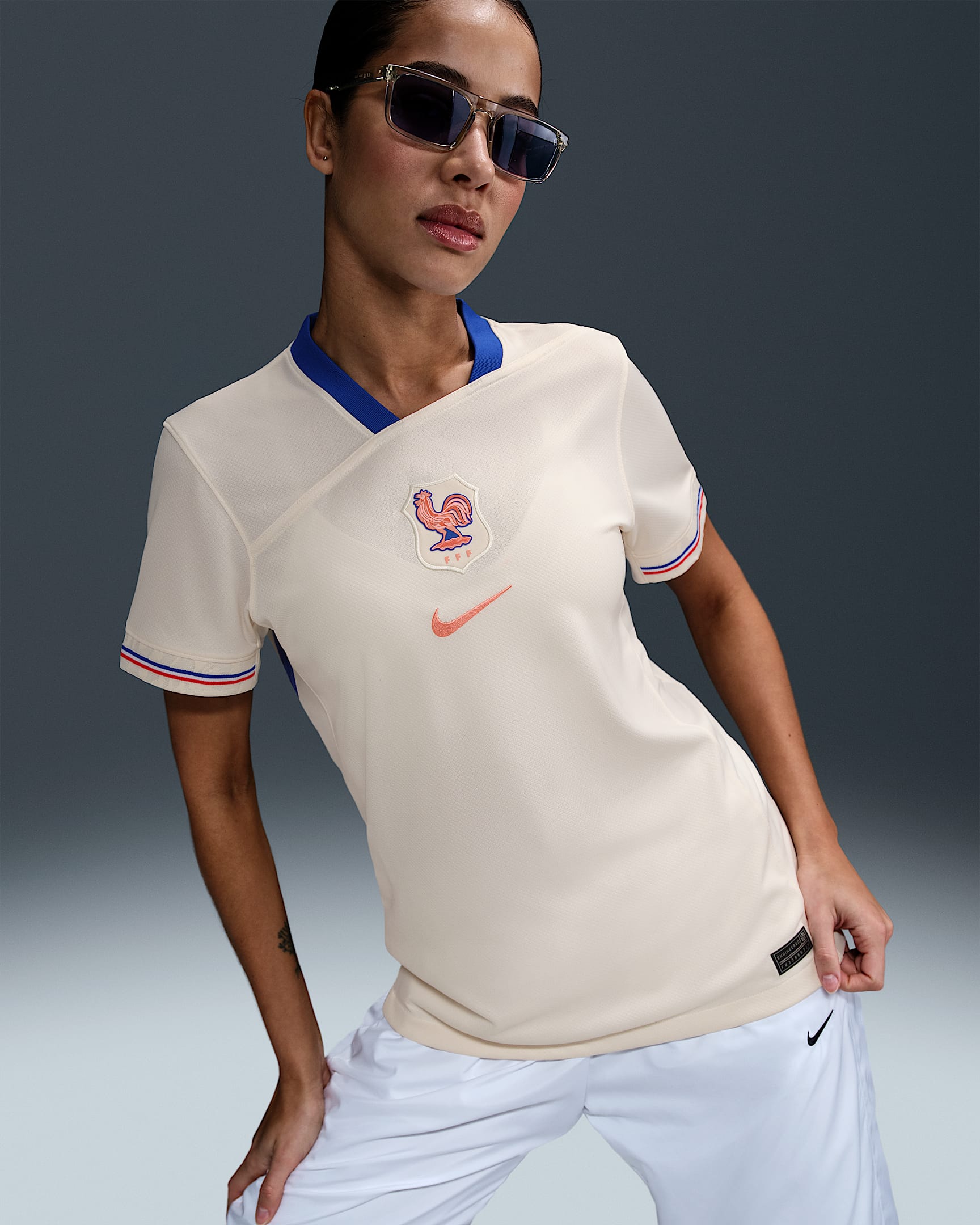 Maglia da calcio replica Nike Dri-FIT FFF 2025 Stadium (squadra femminile) da donna – Away - Pale Ivory/Bright Blue/Light Madder Root