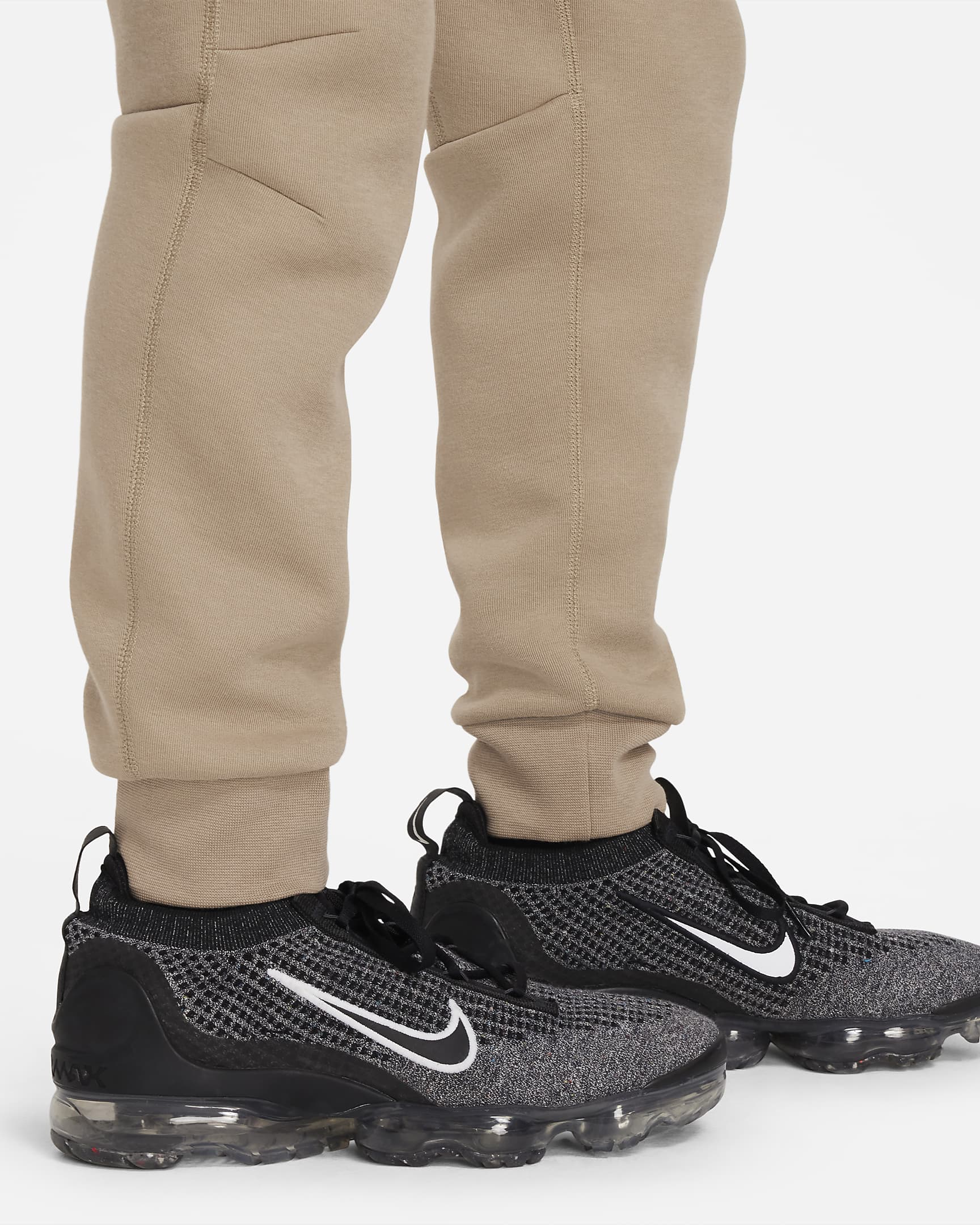Nike Sportswear Tech Fleece Older Kids' (Boys') Trousers. Nike AT