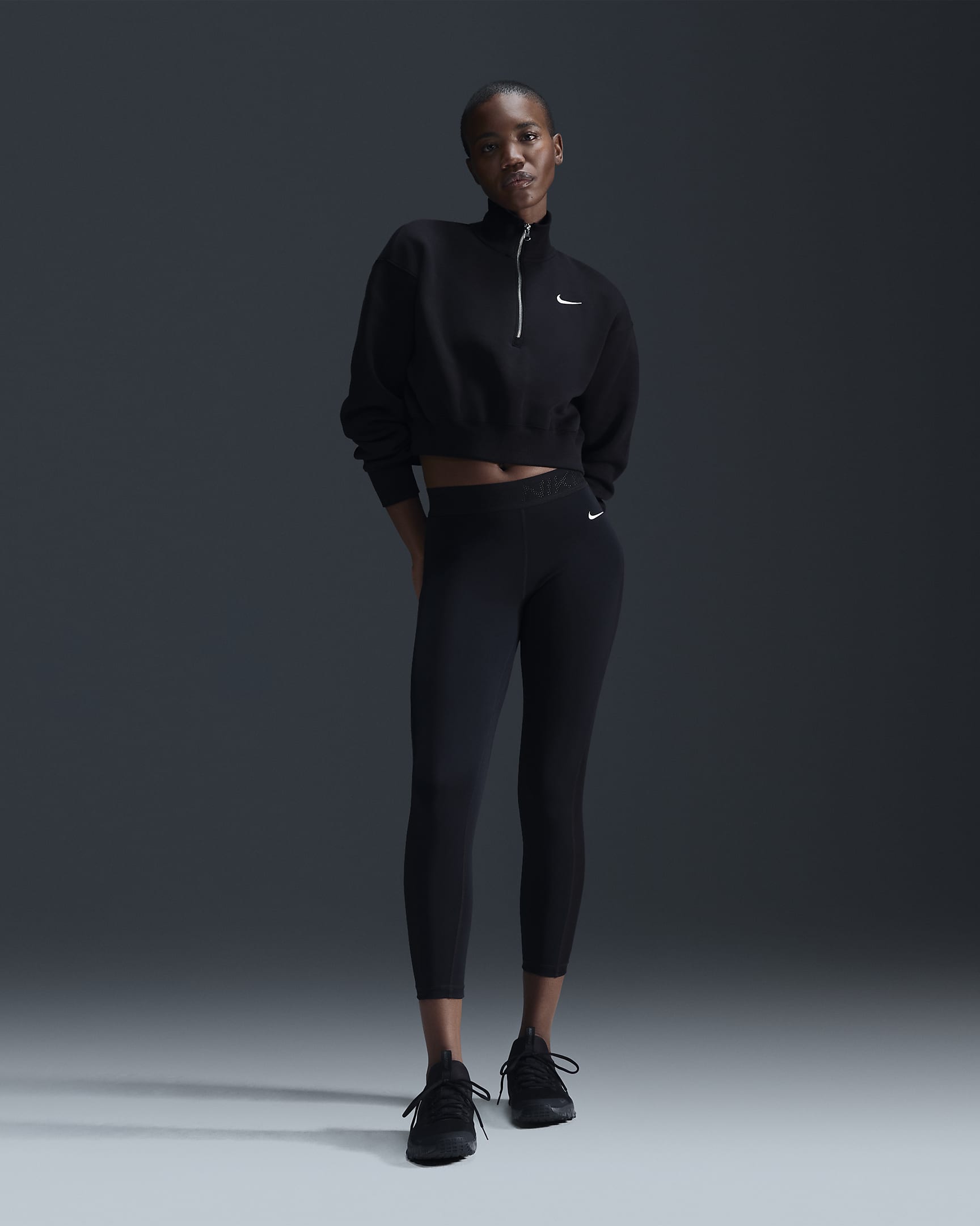 Damska bluza dresowa o skróconym kroju z zamkiem 1/2 Nike Sportswear Phoenix Fleece - Czerń/Sail