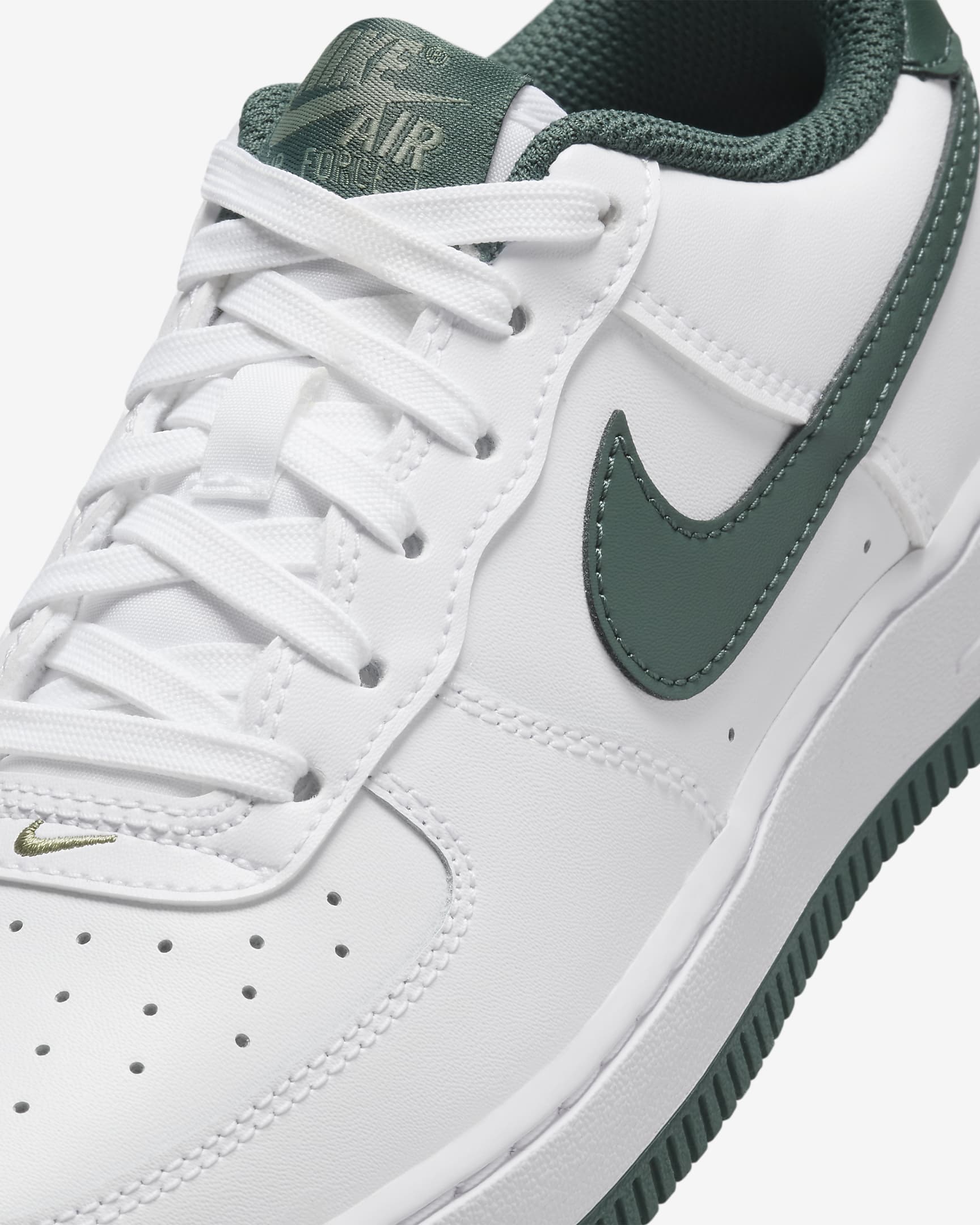 Nike Air Force 1-sko til større børn - hvid/Oil Green/Vintage Green