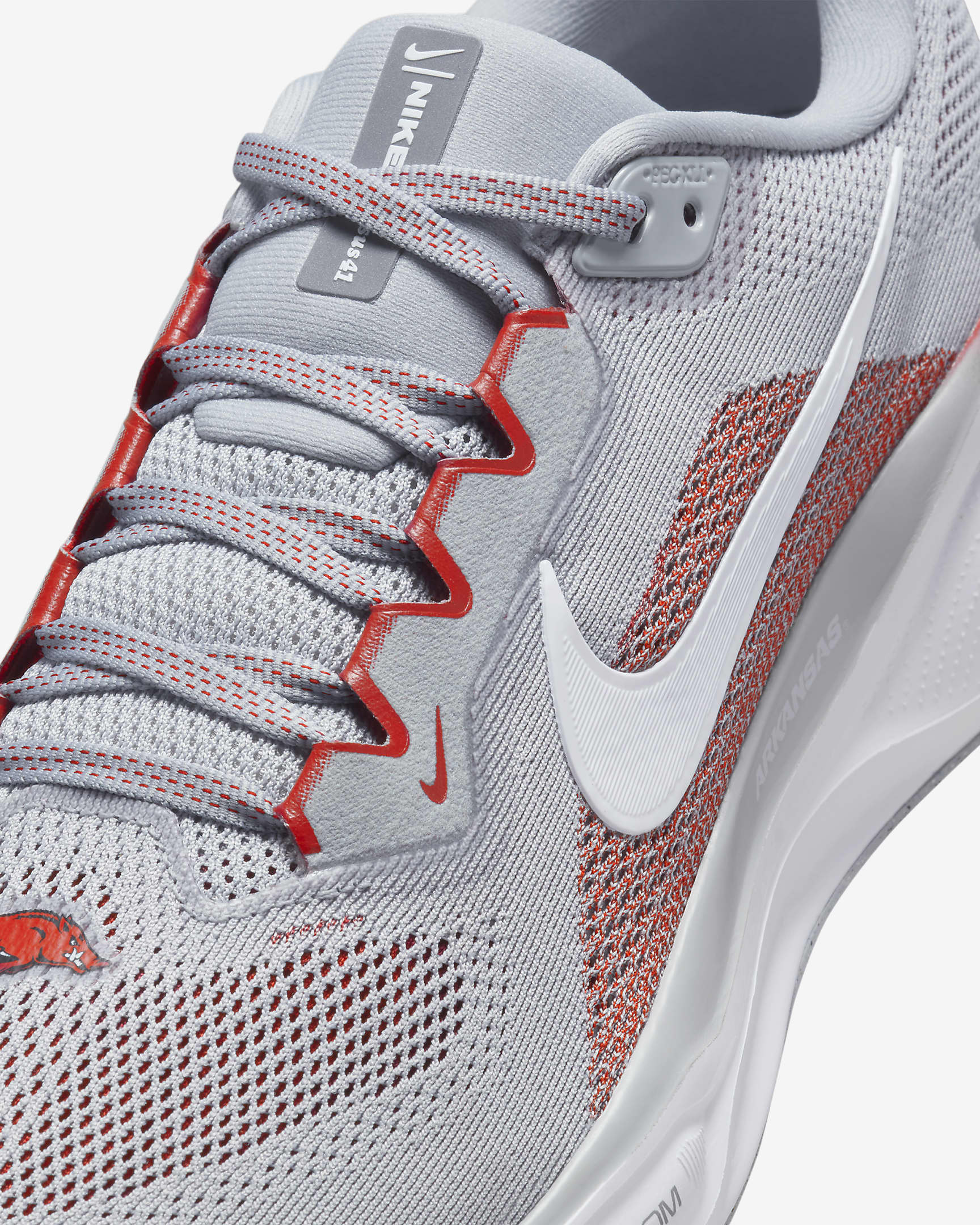 Tenis de correr en pavimento universitarios Nike para hombre Arkansas Pegasus 41 - Gris lobo/Blanco/Carmesí team/Blanco