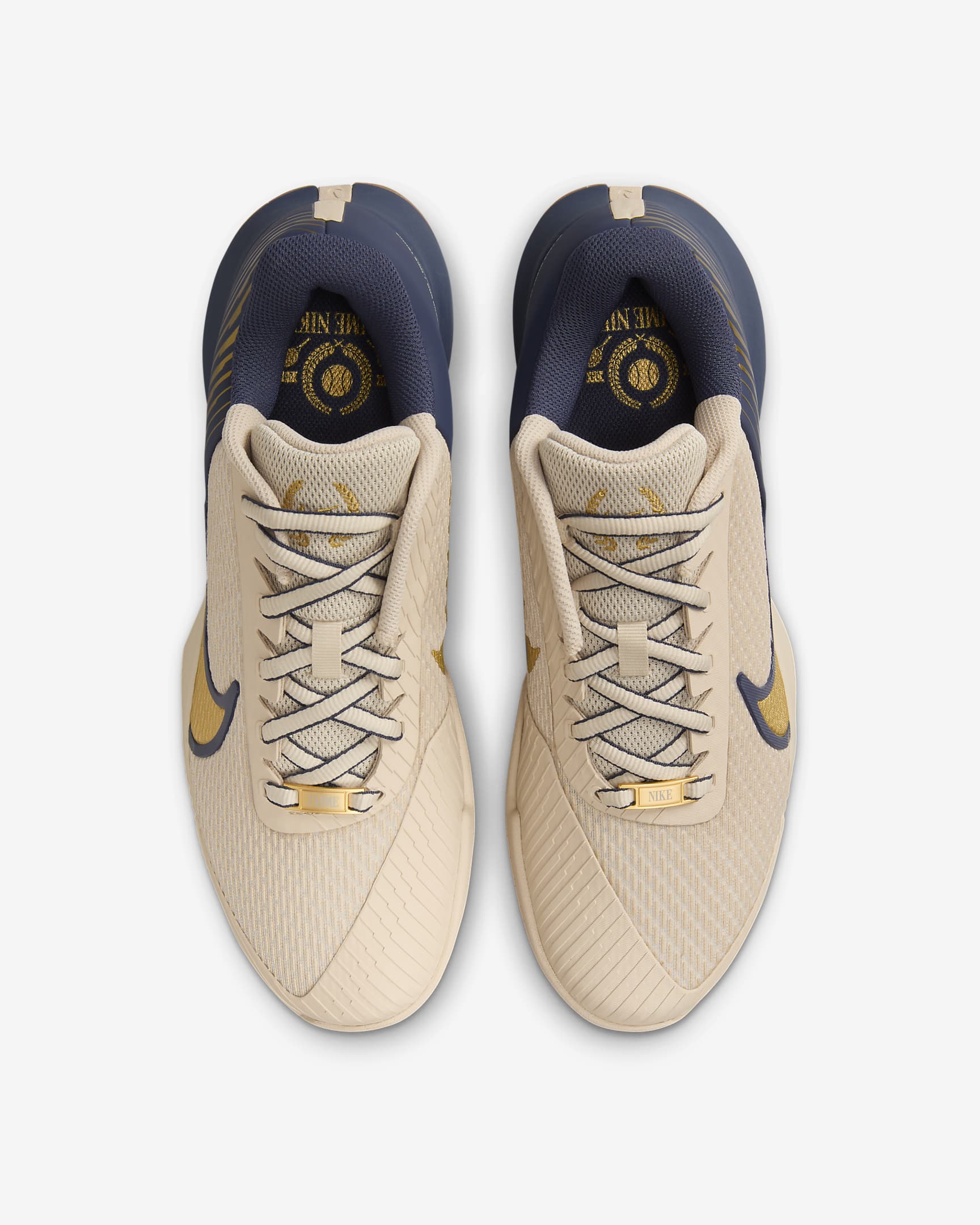 NikeCourt Vapor Pro 2 Premium 男款硬地球場網球鞋 - Sanddrift/Thunder Blue/Gum Medium Brown/Metallic Gold