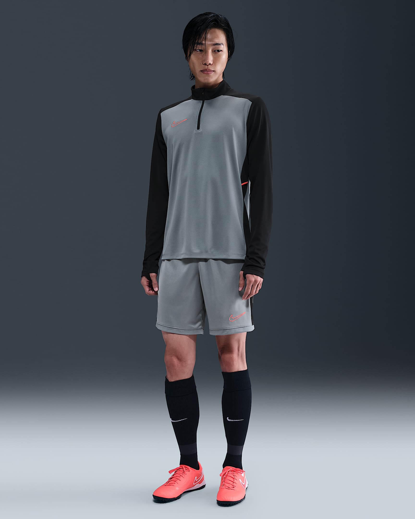 ナイキ アカデミー メンズ Dri-FIT サッカーショートパンツ - クールグレー/ブラック/ブライトクリムゾン