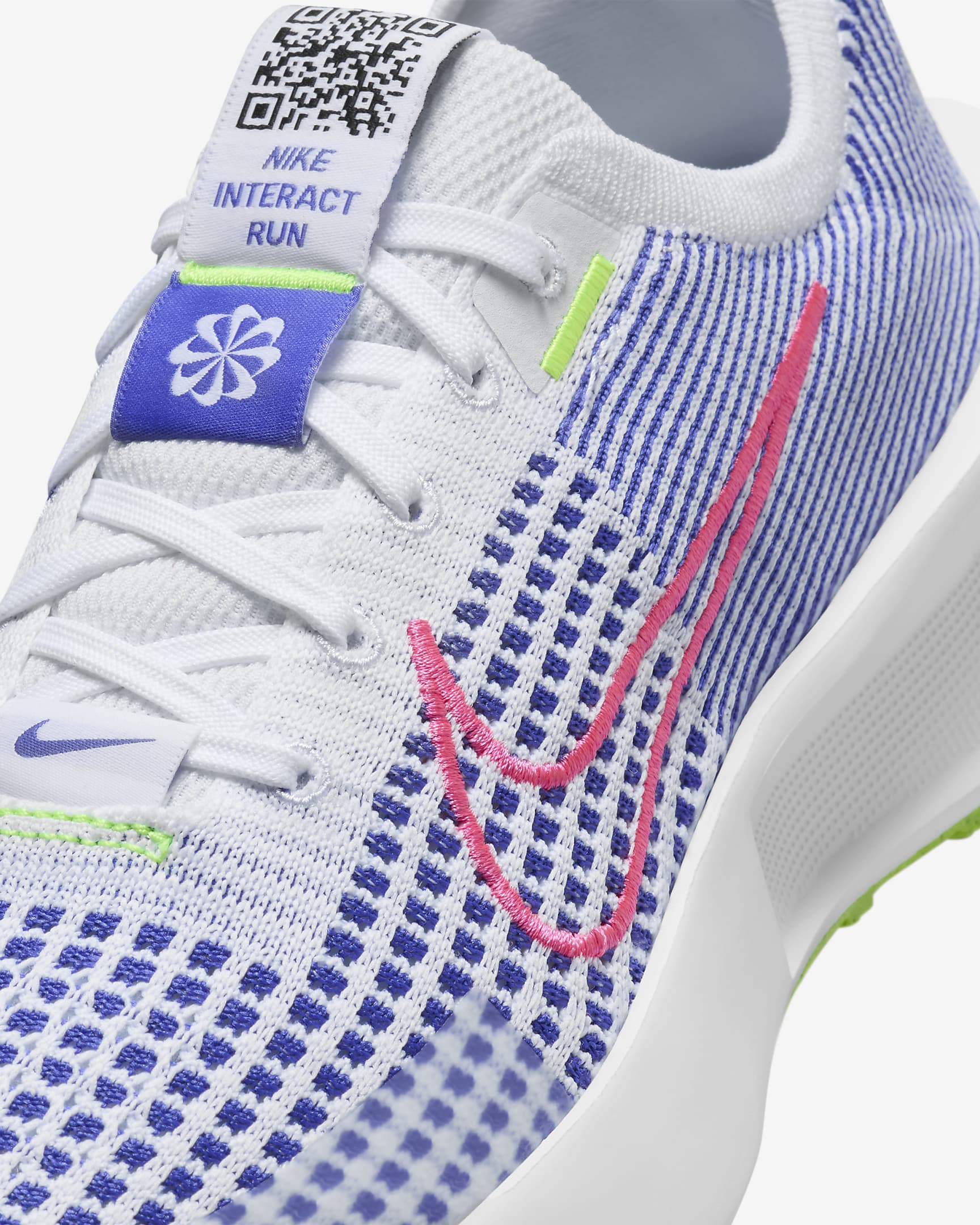 Tenis de correr en pavimento para mujer Nike Interact Run - Blanco/Azul astronómico/Volt/Hiperrosa