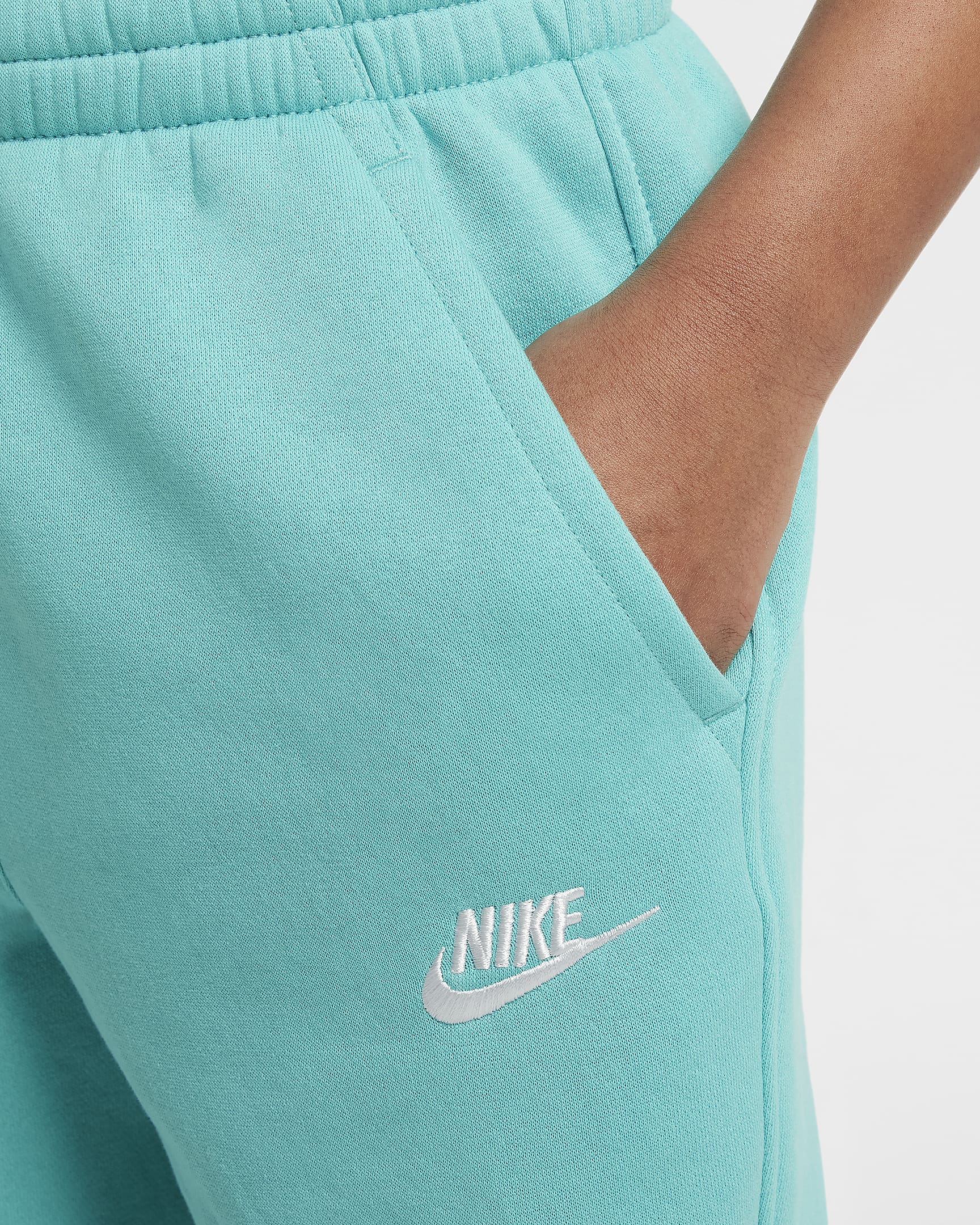 Pants ajustados de cintura alta para niñas talla grande Nike Sportswear Club Fleece - Escarcha verde/Escarcha verde/Blanco