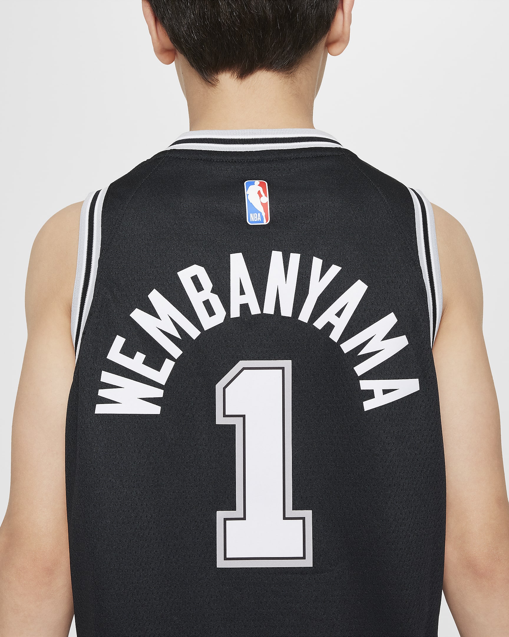 San Antonio Spurs 2022/23 Icon Edition Older Kids' (Boys') NBA Swingman Jersey - Black