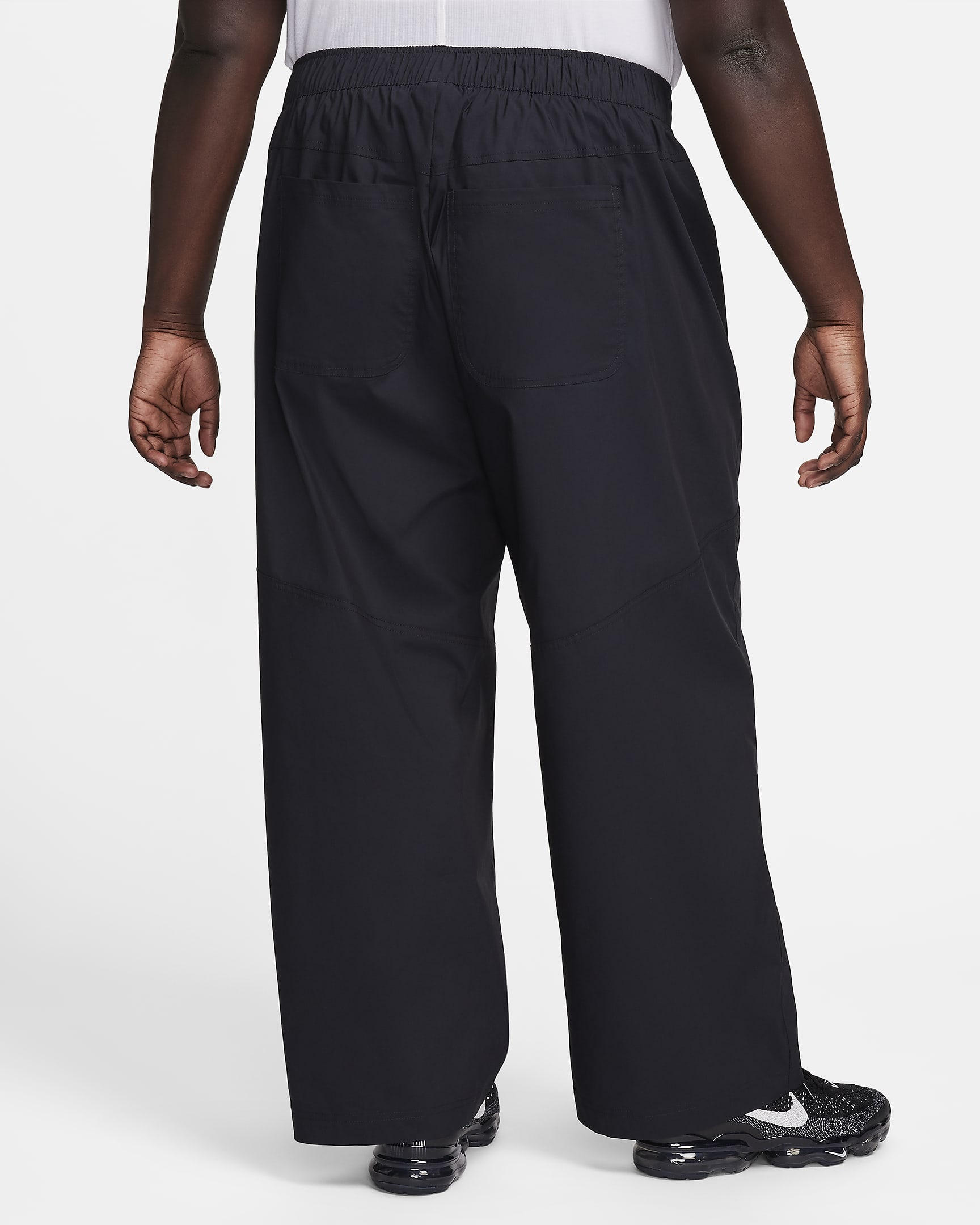 Nike Sportswear Essential Women's Woven High-Waisted Trousers (Plus Size) - Black/White