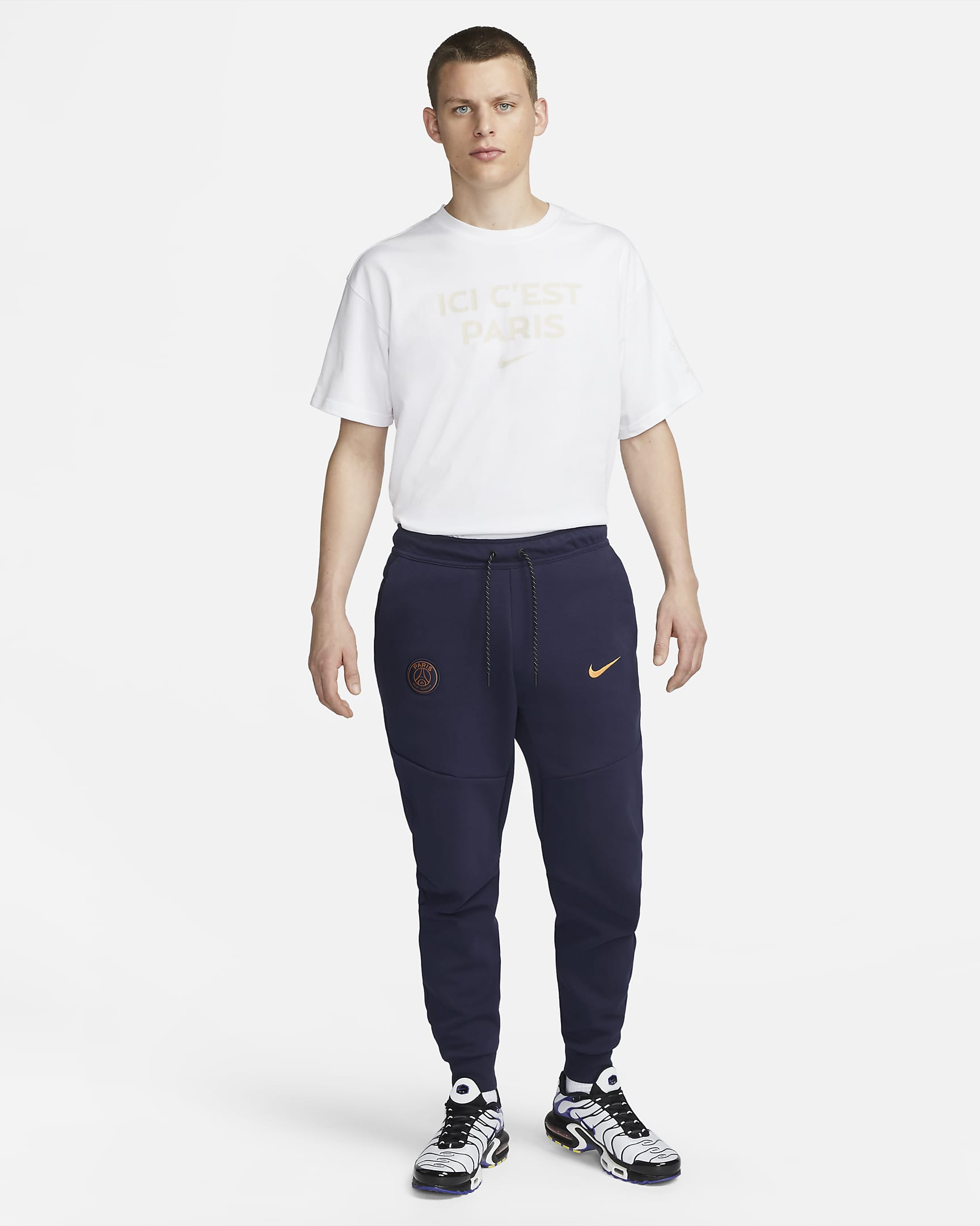 Paris Saint-Germain Tech Fleece Men's Nike Joggers. Nike HU